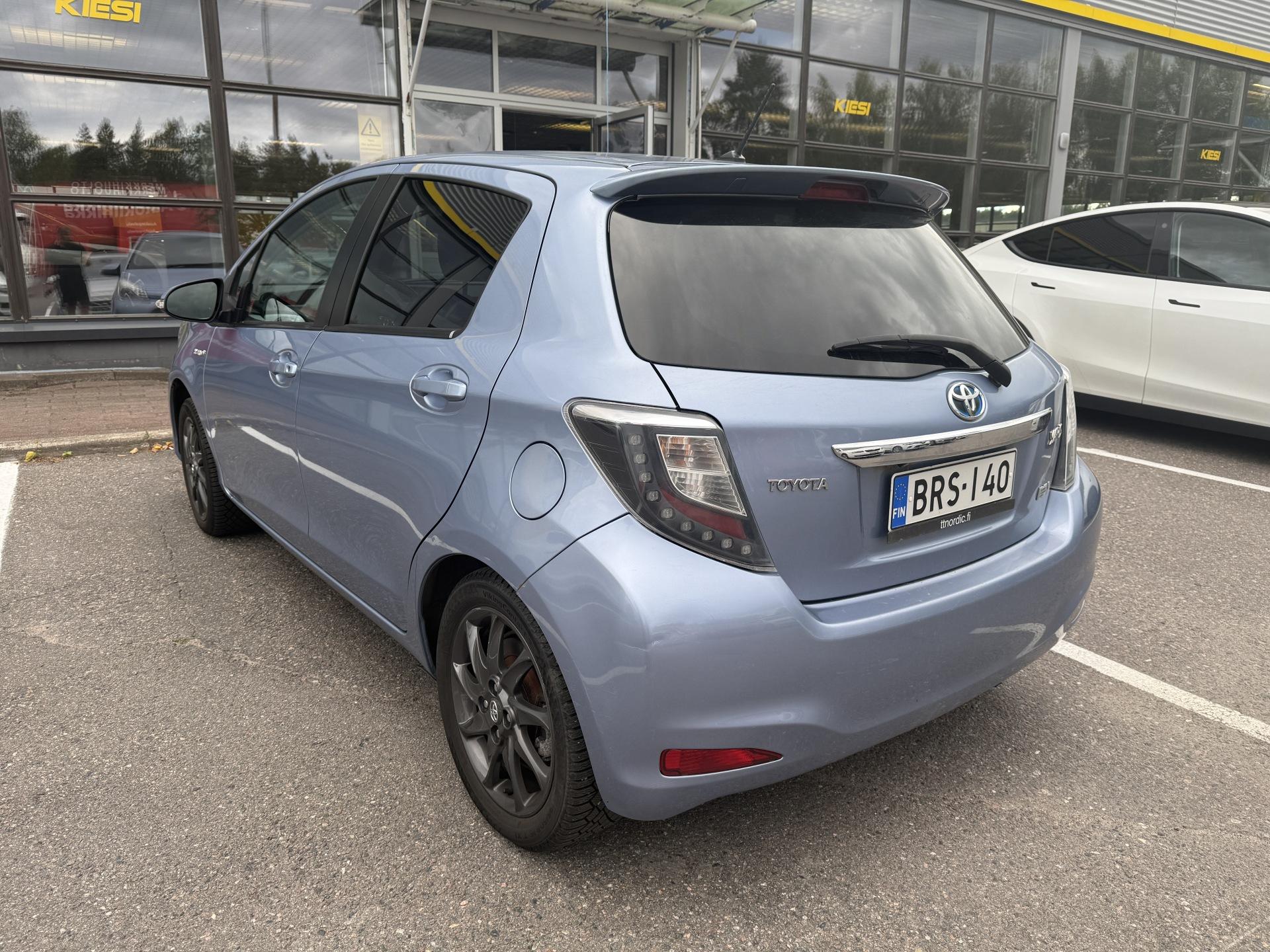 Näytä kaikki kuvat: 2014 Toyota Yaris