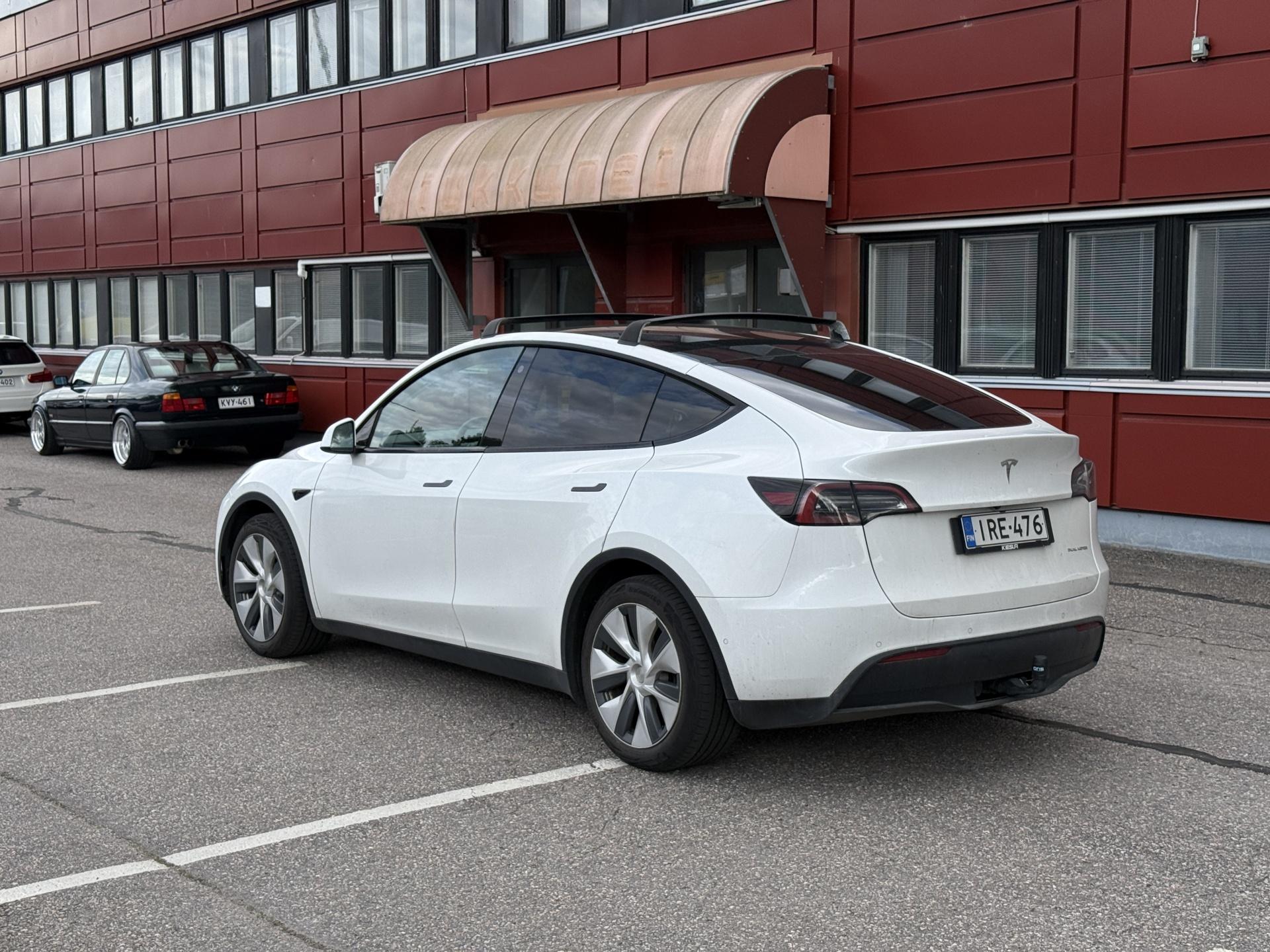Näytä kaikki kuvat: 2021 Tesla Model Y