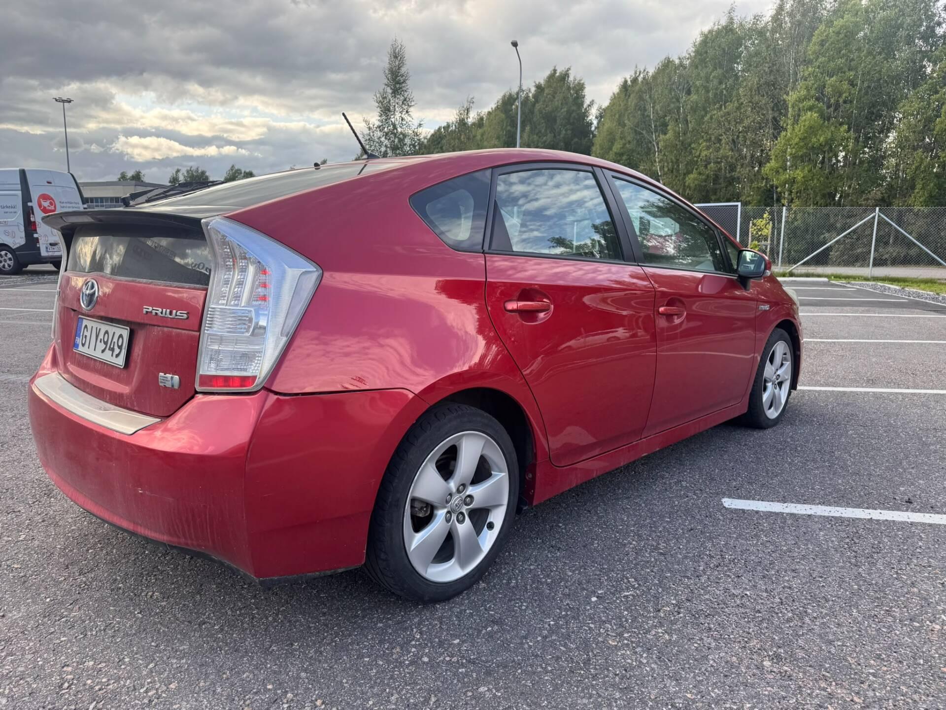 Näytä kaikki kuvat: 2011 Toyota Prius