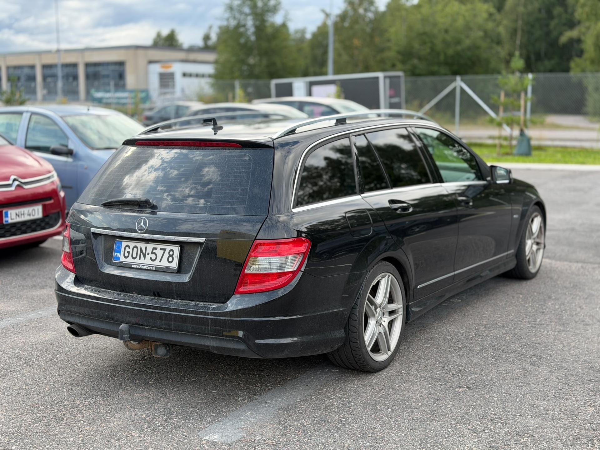 Näytä kaikki kuvat: 2010 Mercedes-Benz C