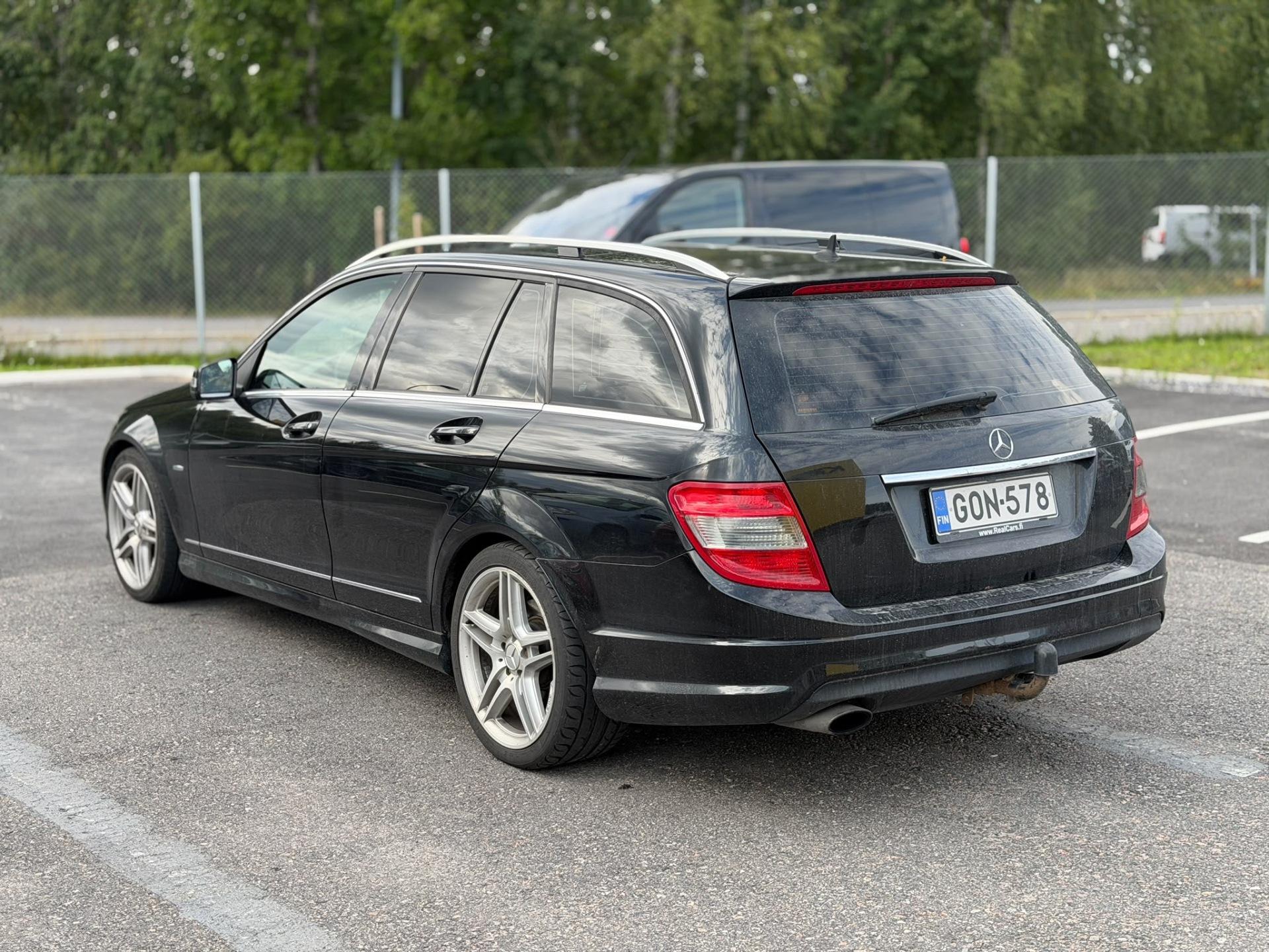 Pienoiskuva 3: 2010 Mercedes-Benz C