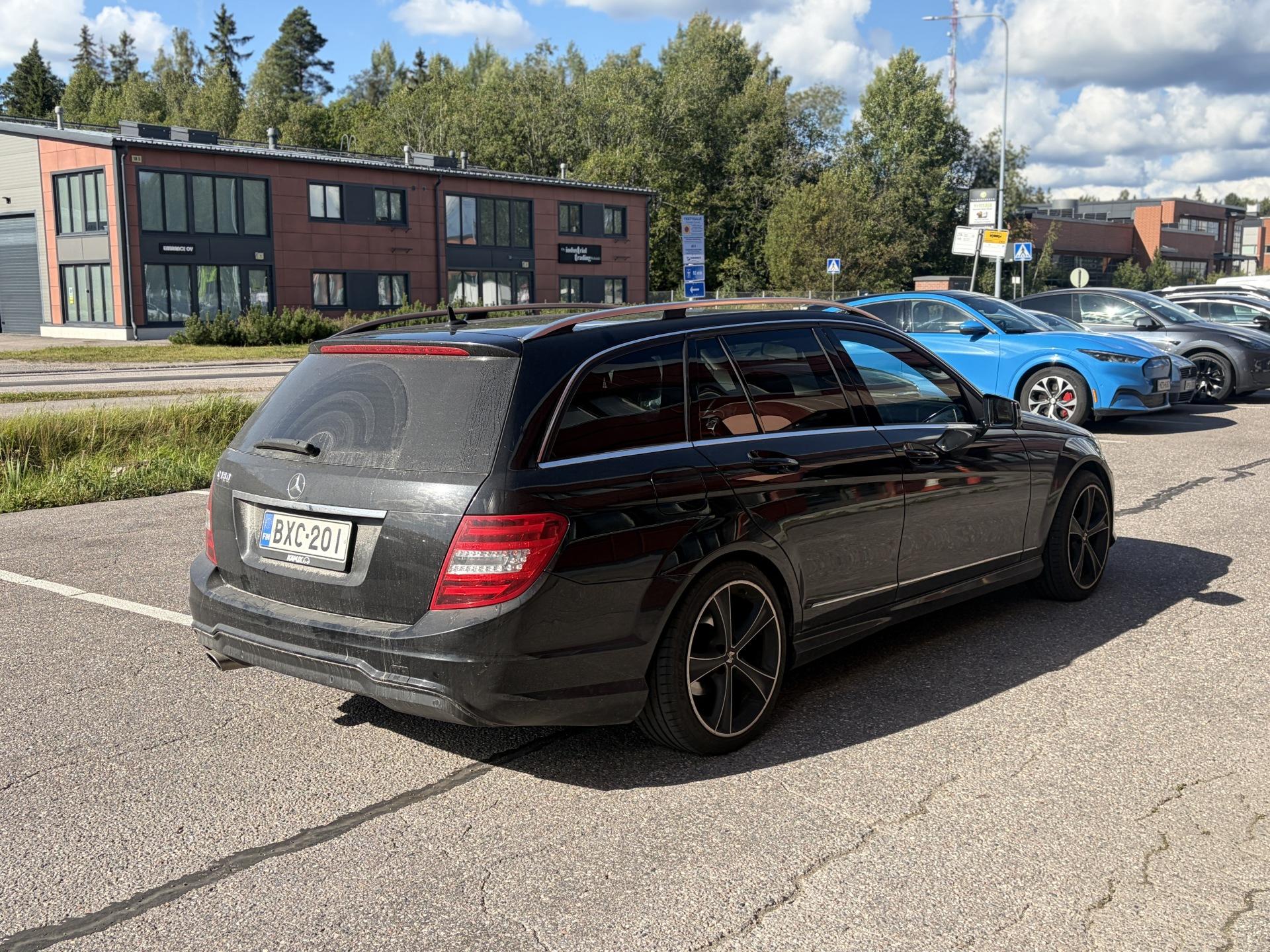 Näytä kaikki kuvat: 2013 Mercedes-Benz C