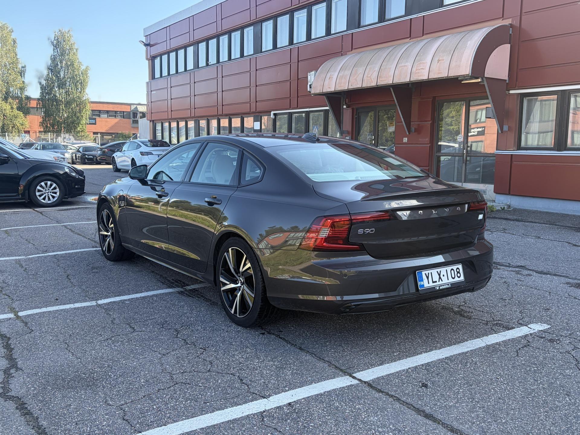 Näytä kaikki kuvat: 2023 Volvo S90