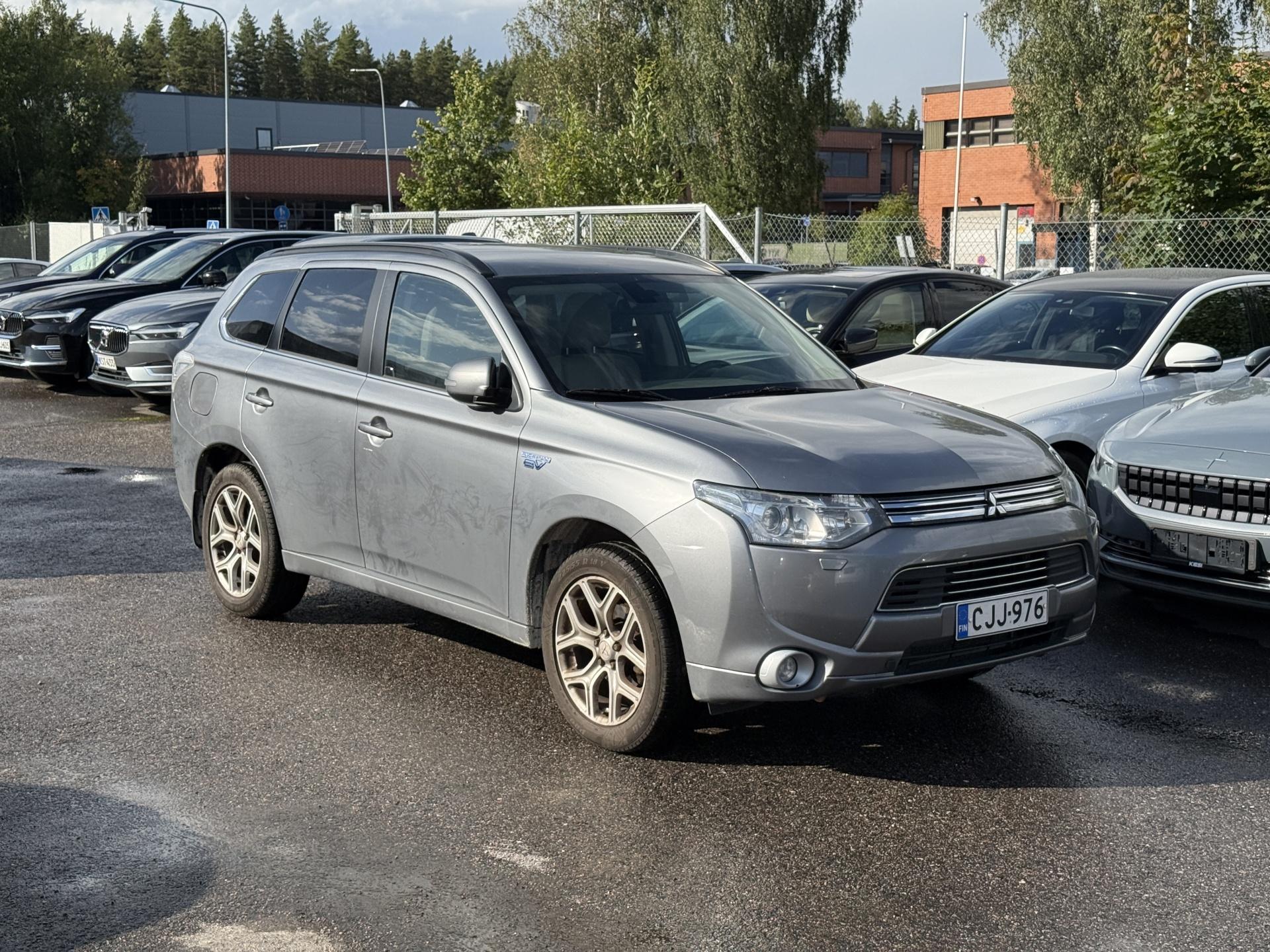 Pienoiskuva 3: 2014 Mitsubishi Outlander PHEV