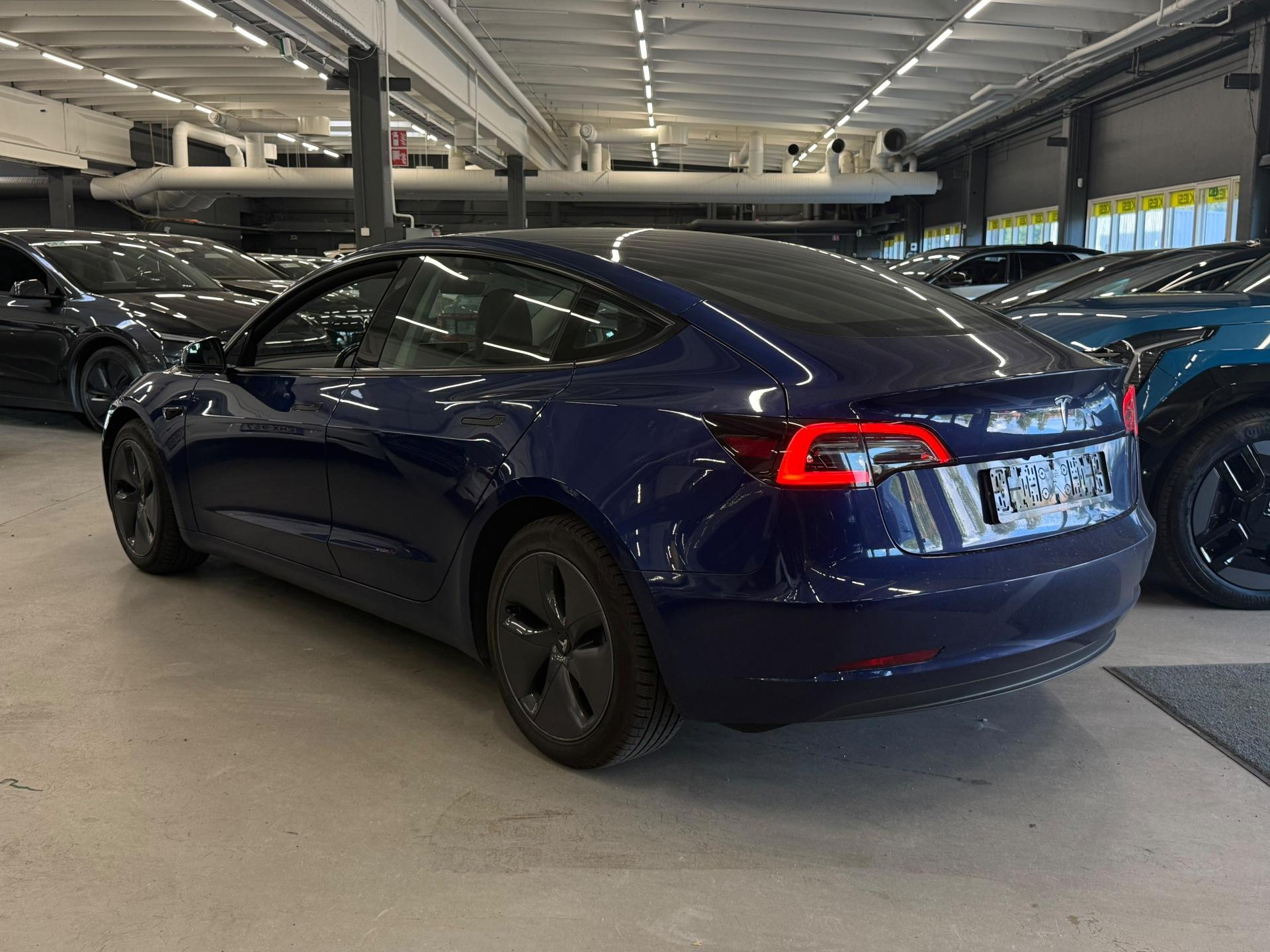 Näytä kaikki kuvat: 2022 Tesla Model 3