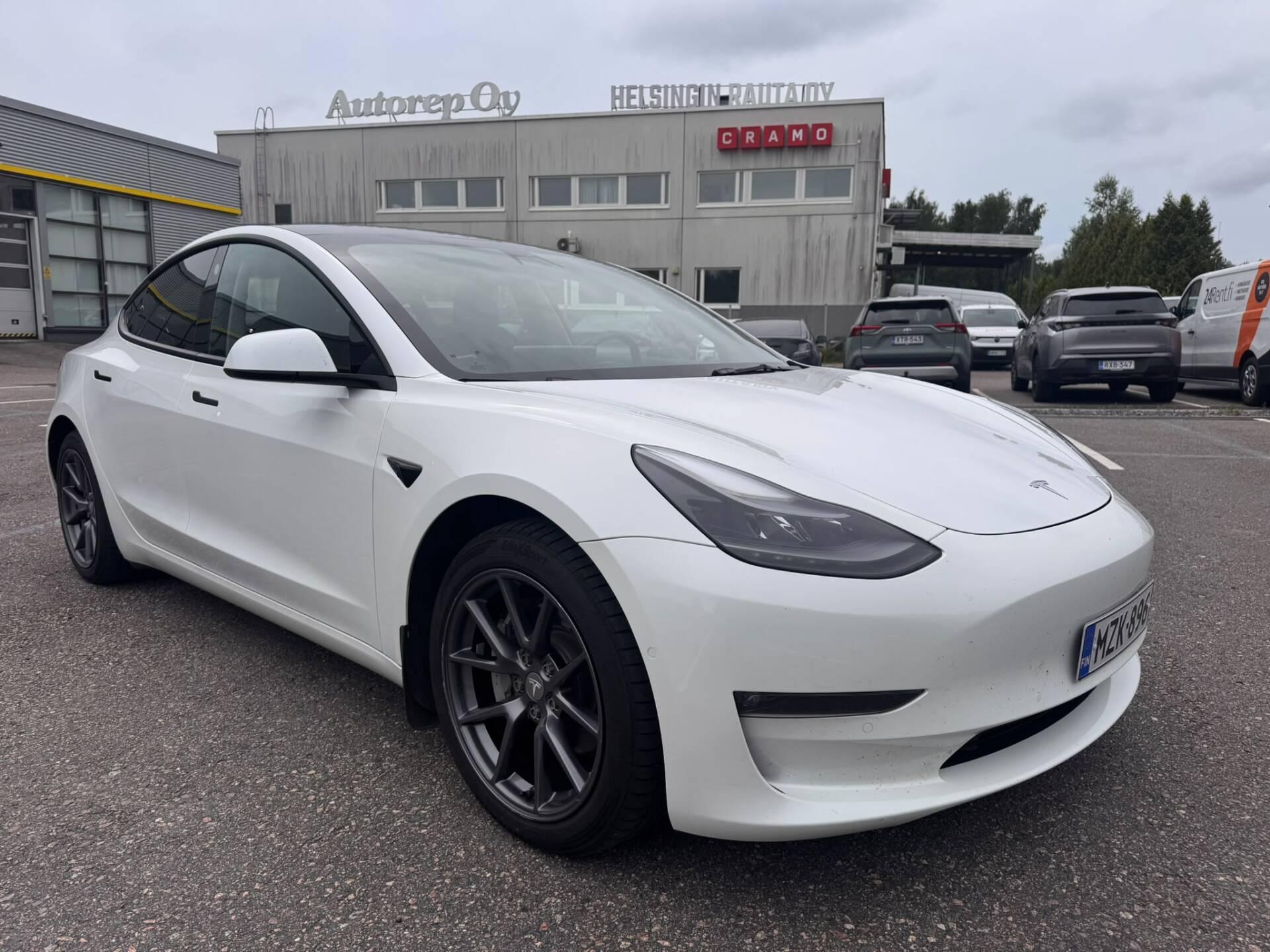 Pienoiskuva 3: 2021 Tesla Model 3