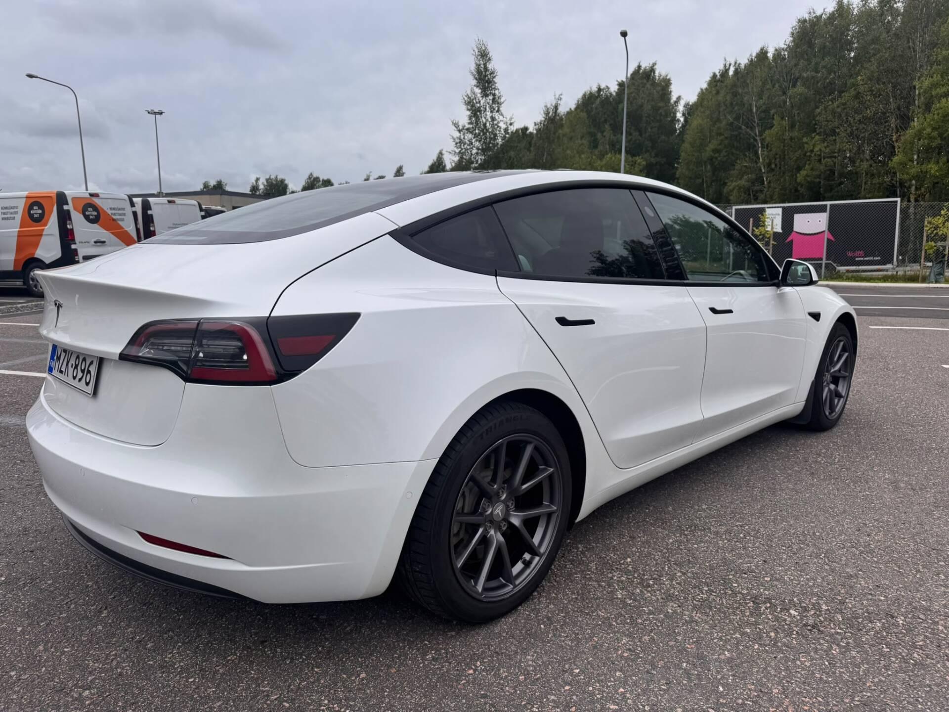 Näytä kaikki kuvat: 2021 Tesla Model 3