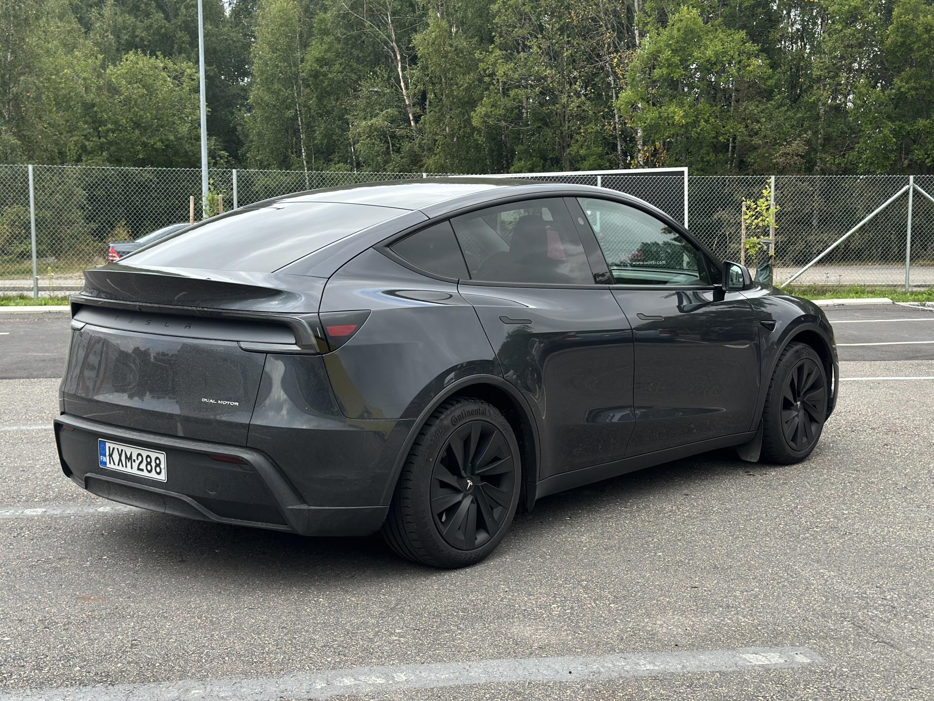 Näytä kaikki kuvat: 2025 Tesla Model Y