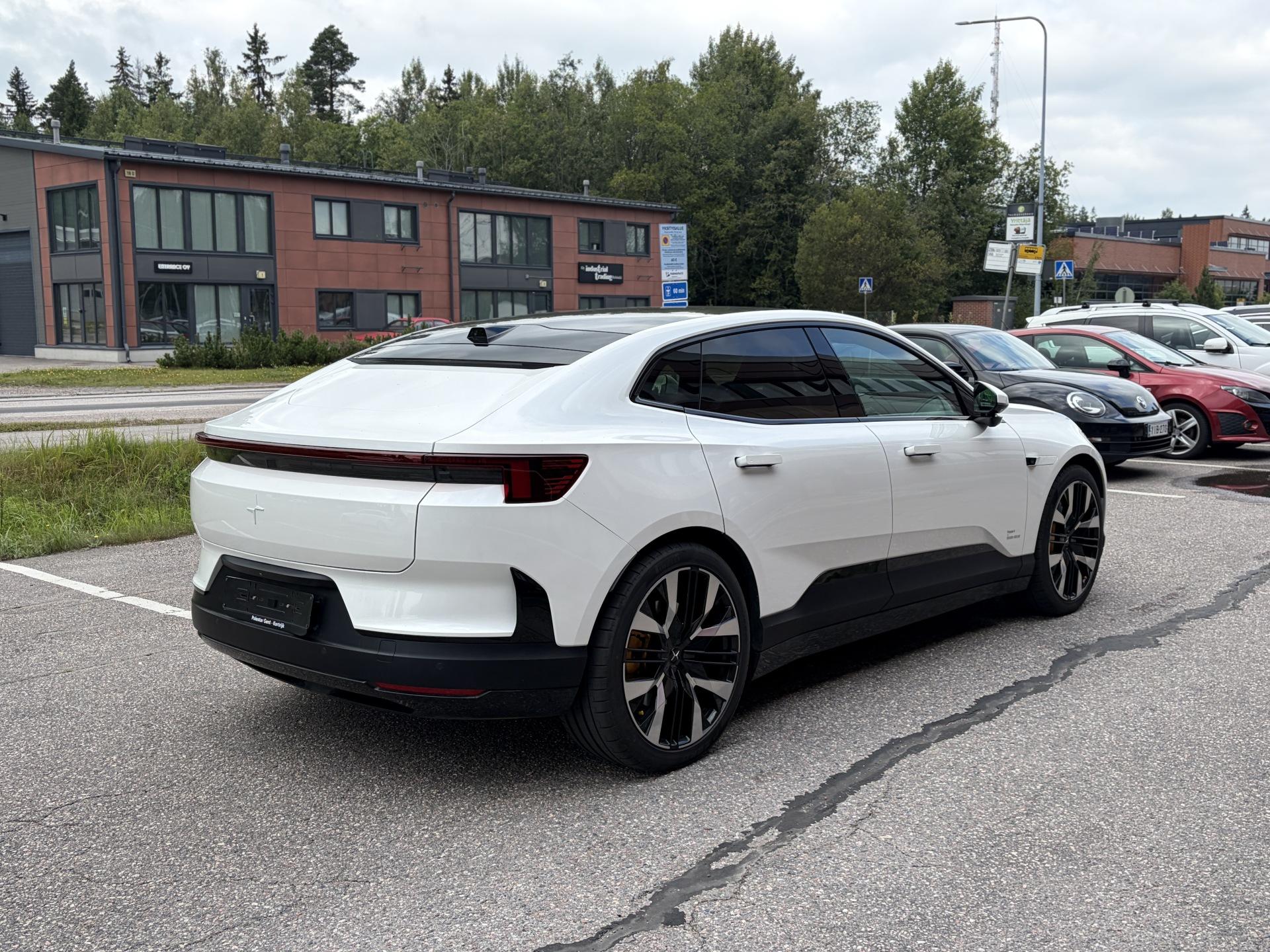 Näytä kaikki kuvat: 2025 Polestar 4