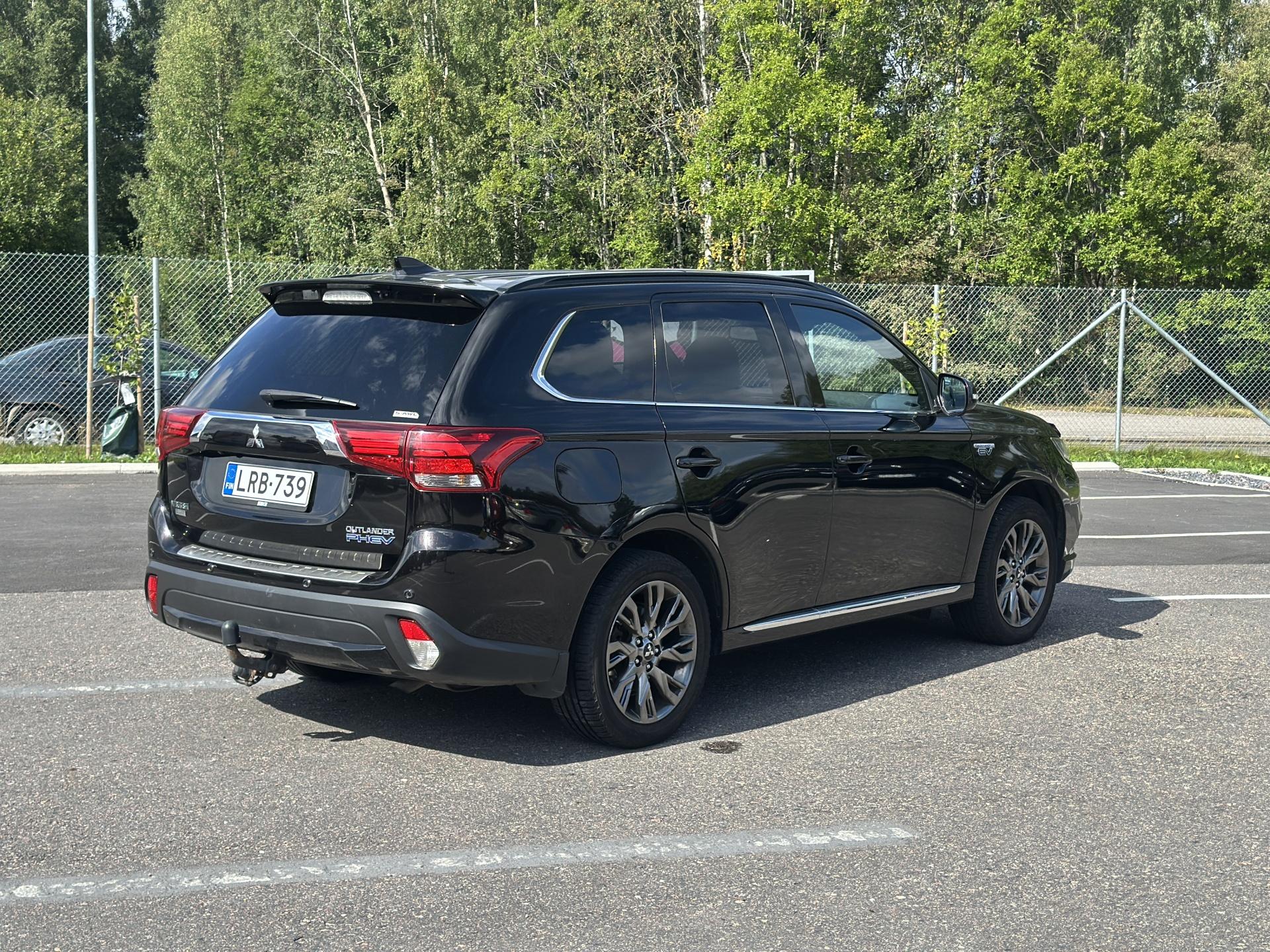 Näytä kaikki kuvat: 2017 Mitsubishi Outlander PHEV