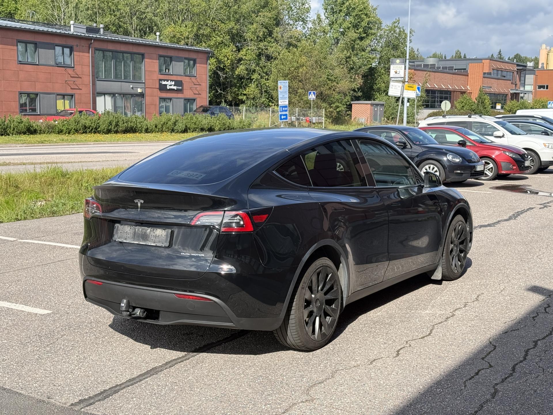 Näytä kaikki kuvat: 2023 Tesla Model Y