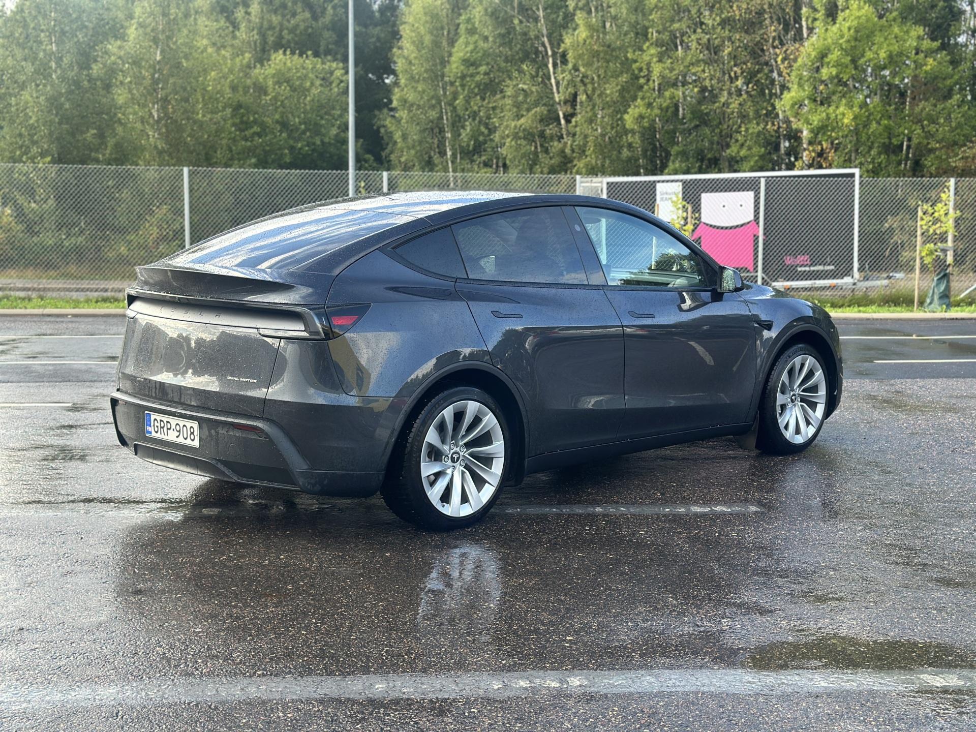 Näytä kaikki kuvat: 2025 Tesla Model Y