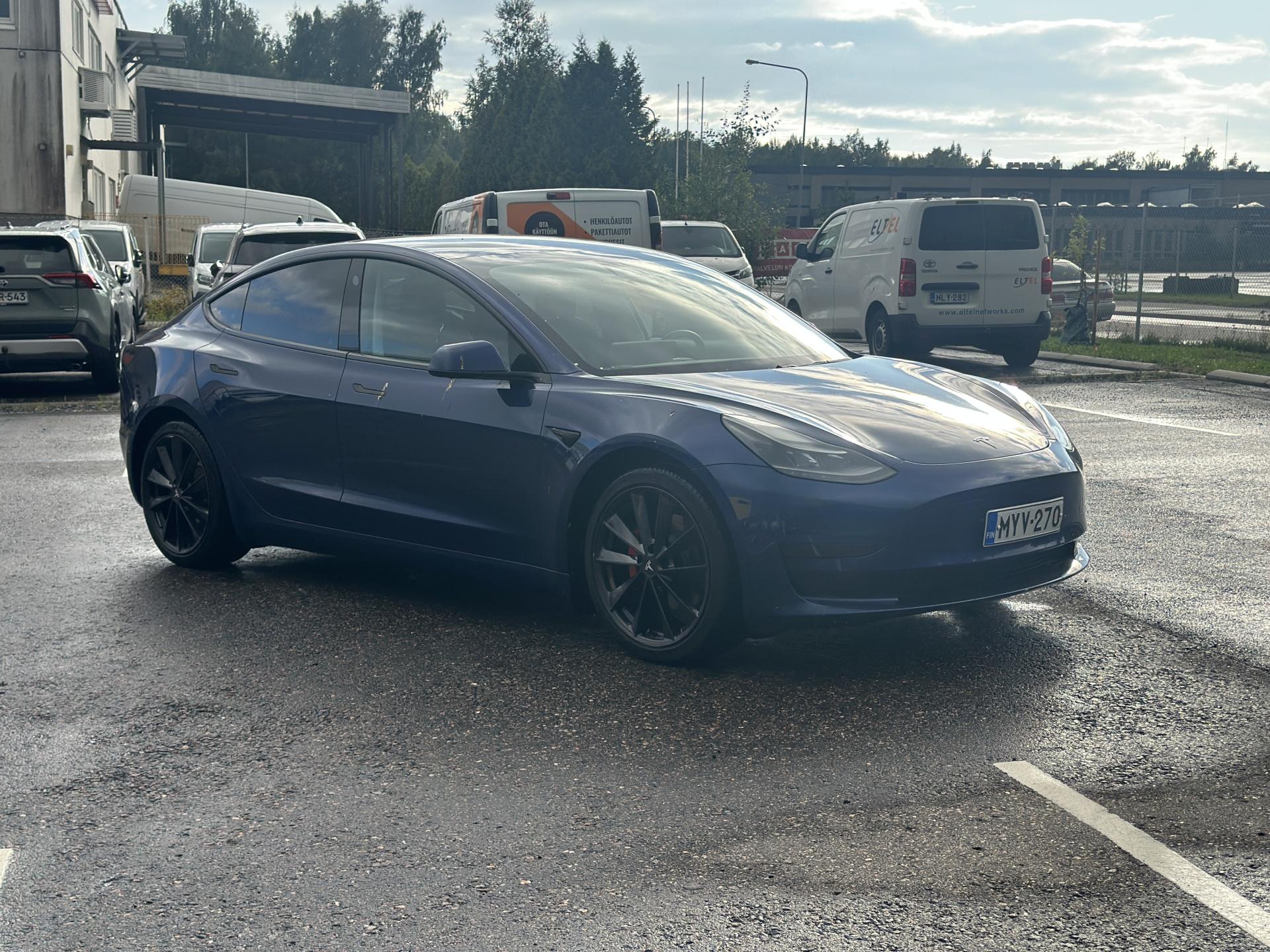 Pienoiskuva 3: 2020 Tesla Model 3