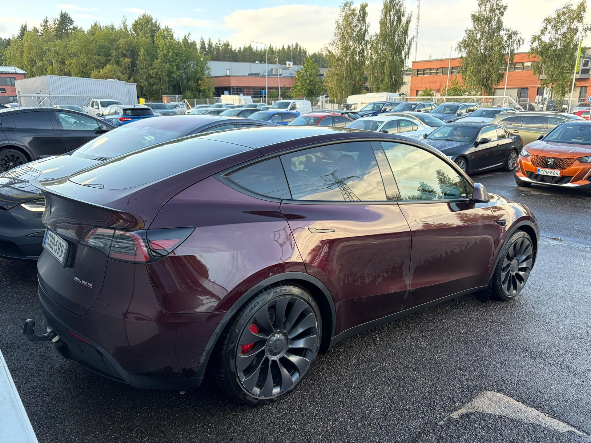 Näytä kaikki kuvat: 2023 Tesla Model Y