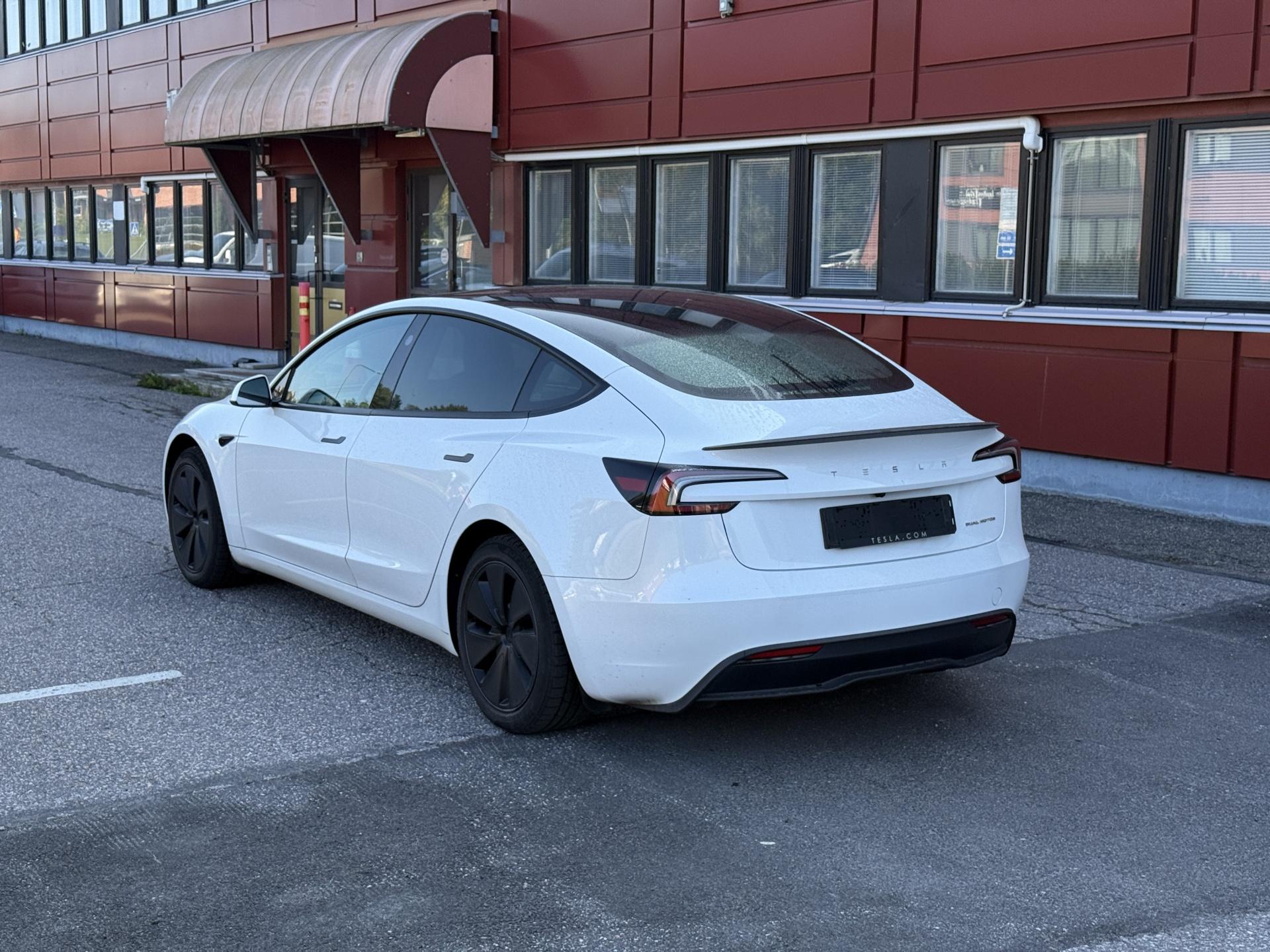 Näytä kaikki kuvat: 2024 Tesla Model 3