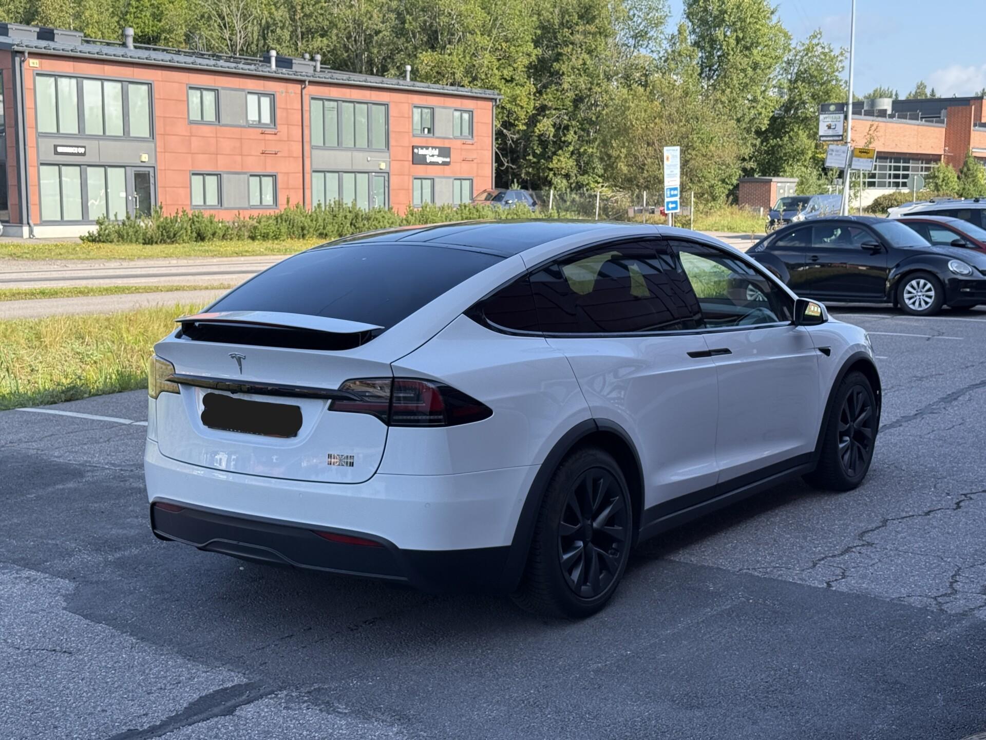 Näytä kaikki kuvat: 2023 Tesla Model X