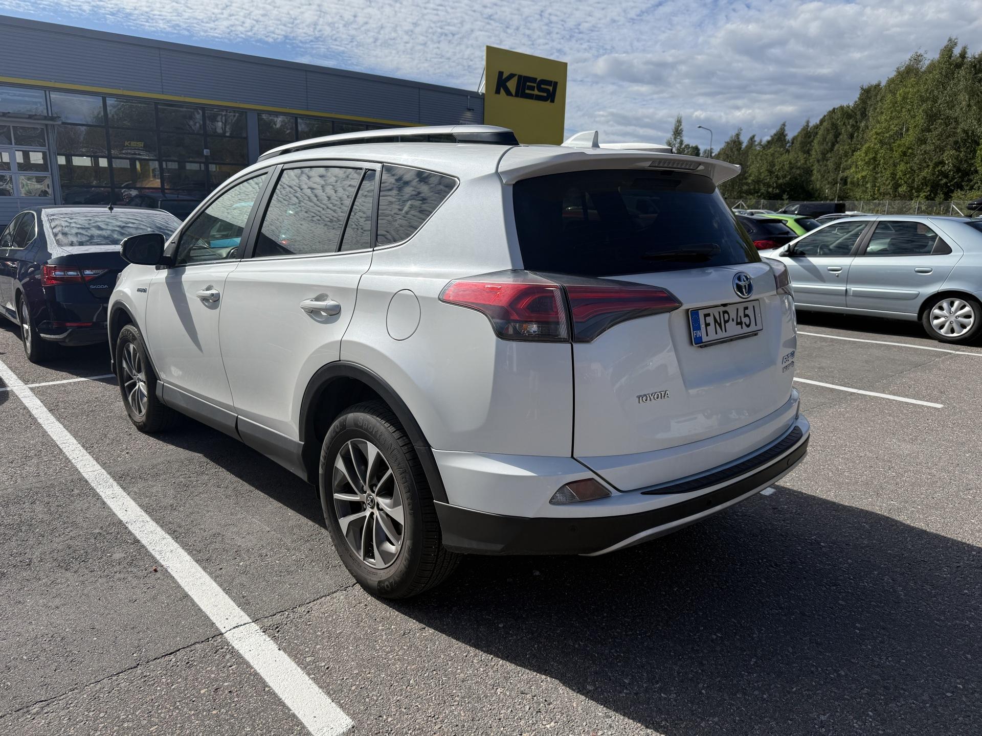 Näytä kaikki kuvat: 2018 Toyota RAV4