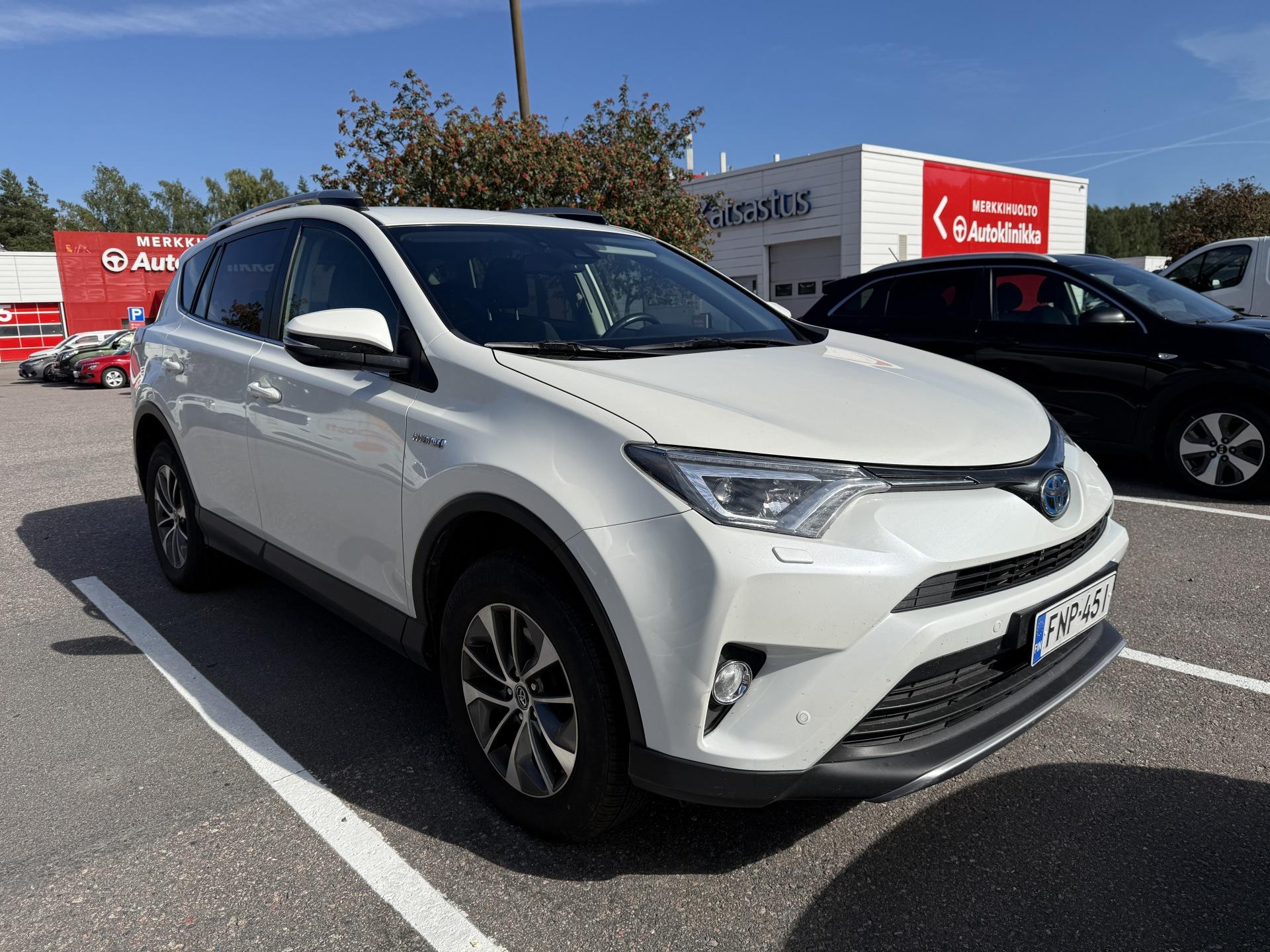 Pienoiskuva 3: 2018 Toyota RAV4