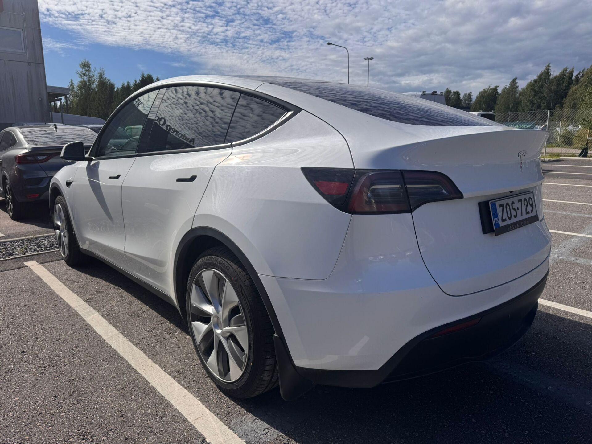 Näytä kaikki kuvat: 2023 Tesla Model Y