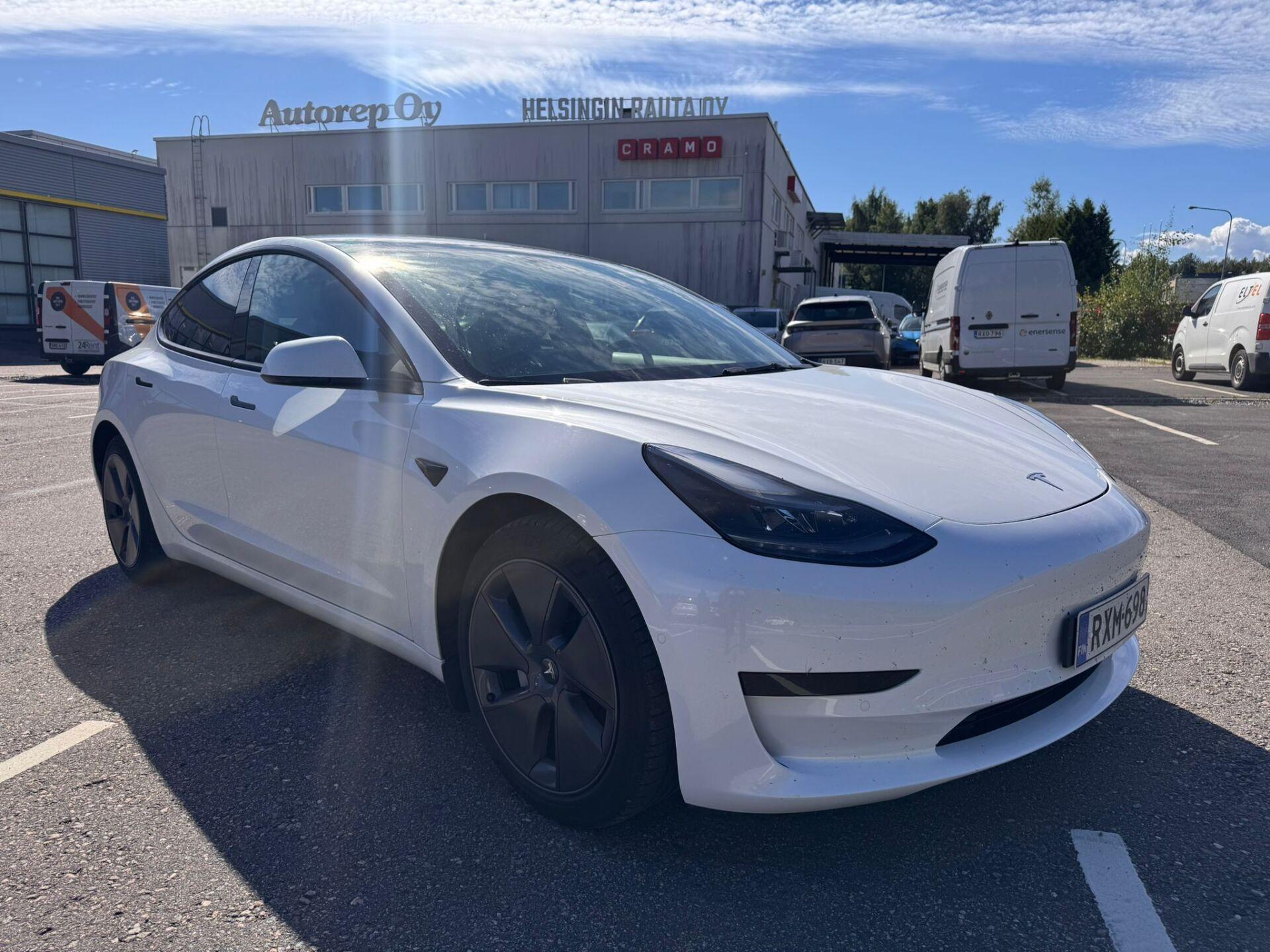 Pienoiskuva 3: 2021 Tesla Model 3