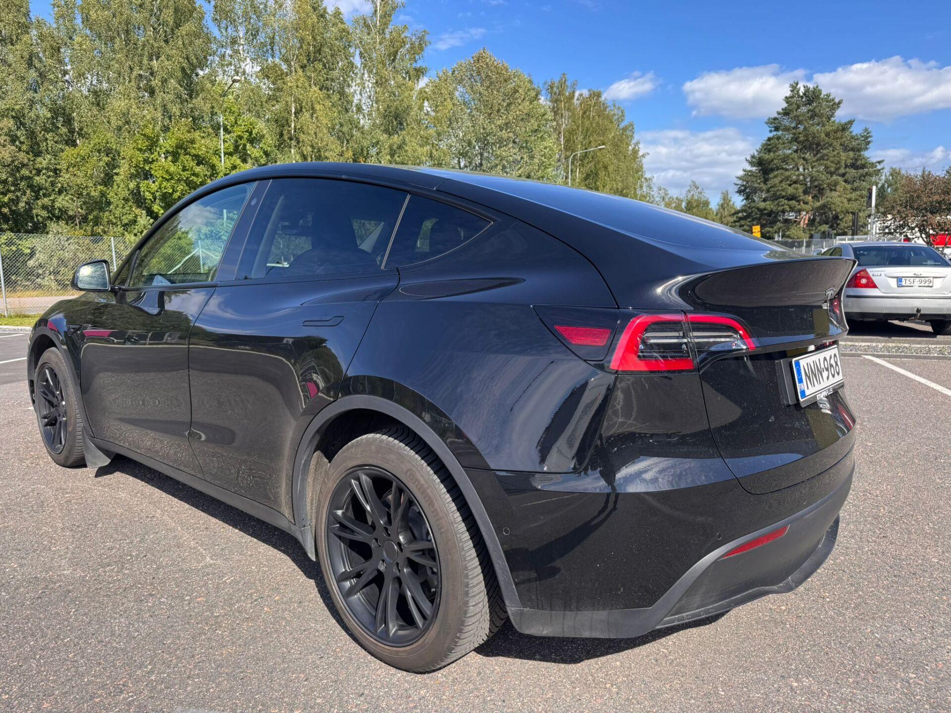 Näytä kaikki kuvat: 2022 Tesla Model Y