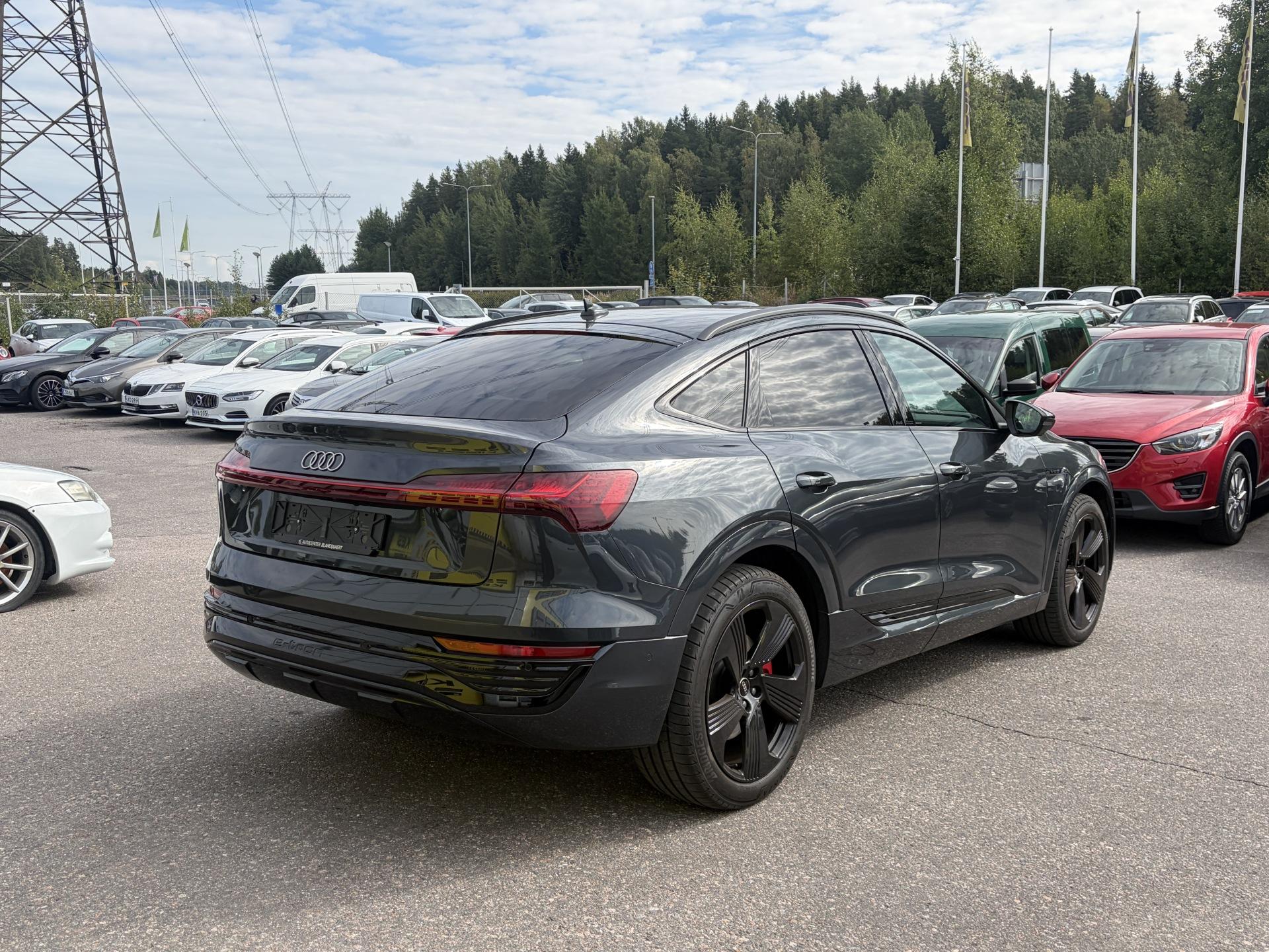 Näytä kaikki kuvat: 2024 Audi Q8 e-tron