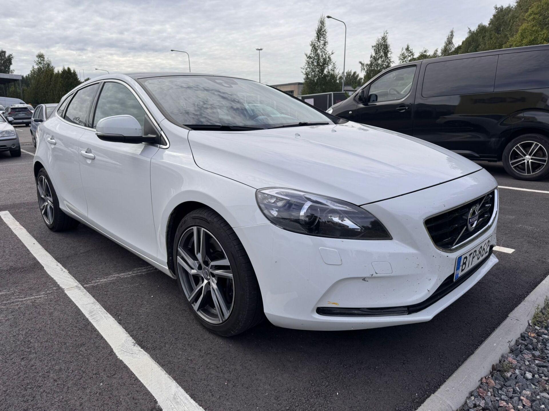 Pienoiskuva 3: 2016 Volvo V40