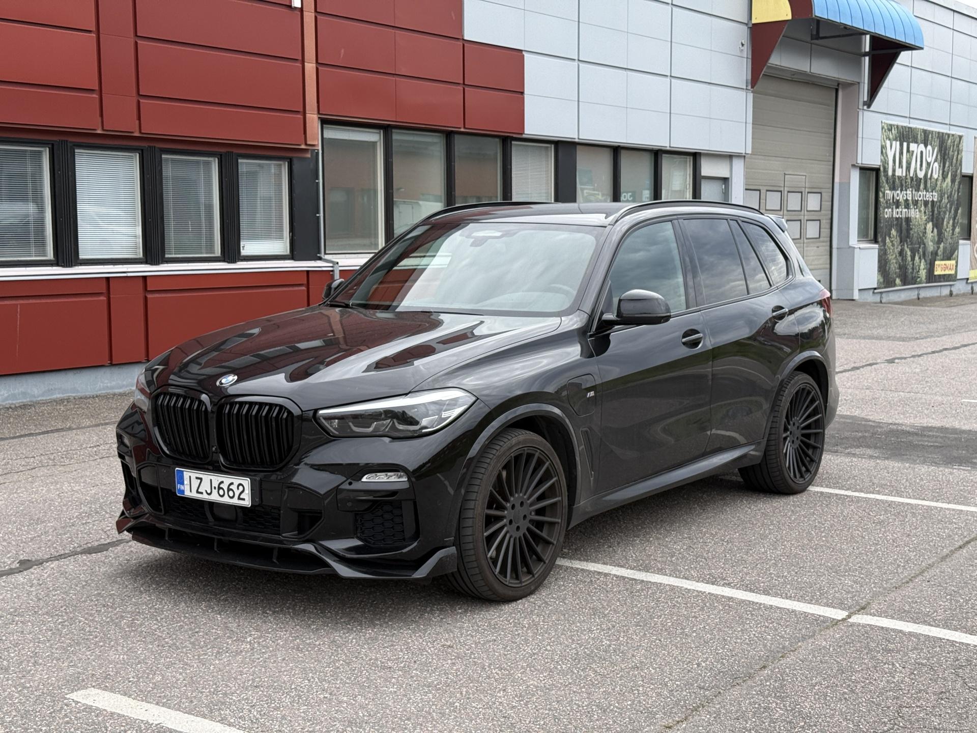 Pienoiskuva 2: 2021 BMW X5
