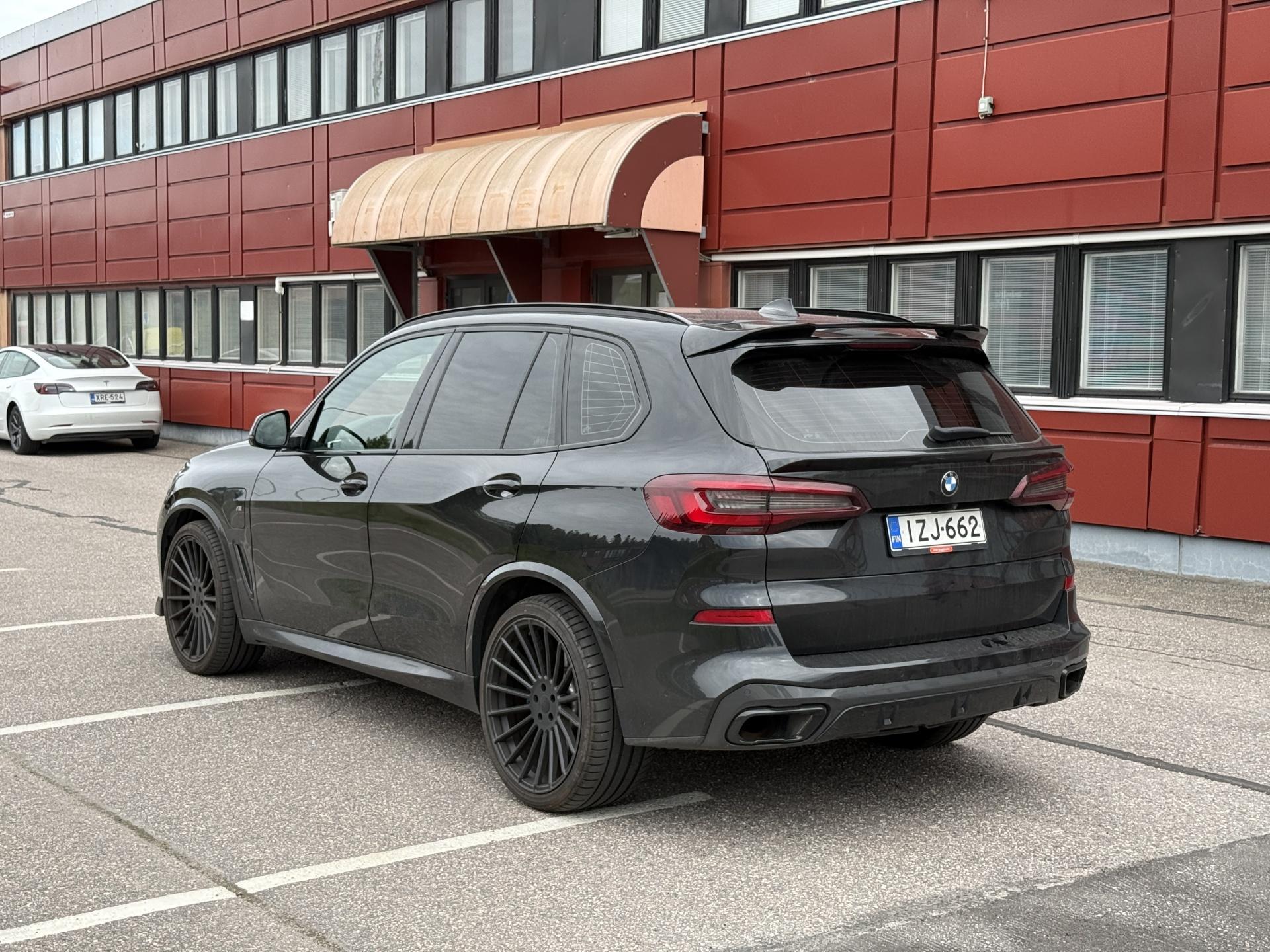 Pienoiskuva 3: 2021 BMW X5