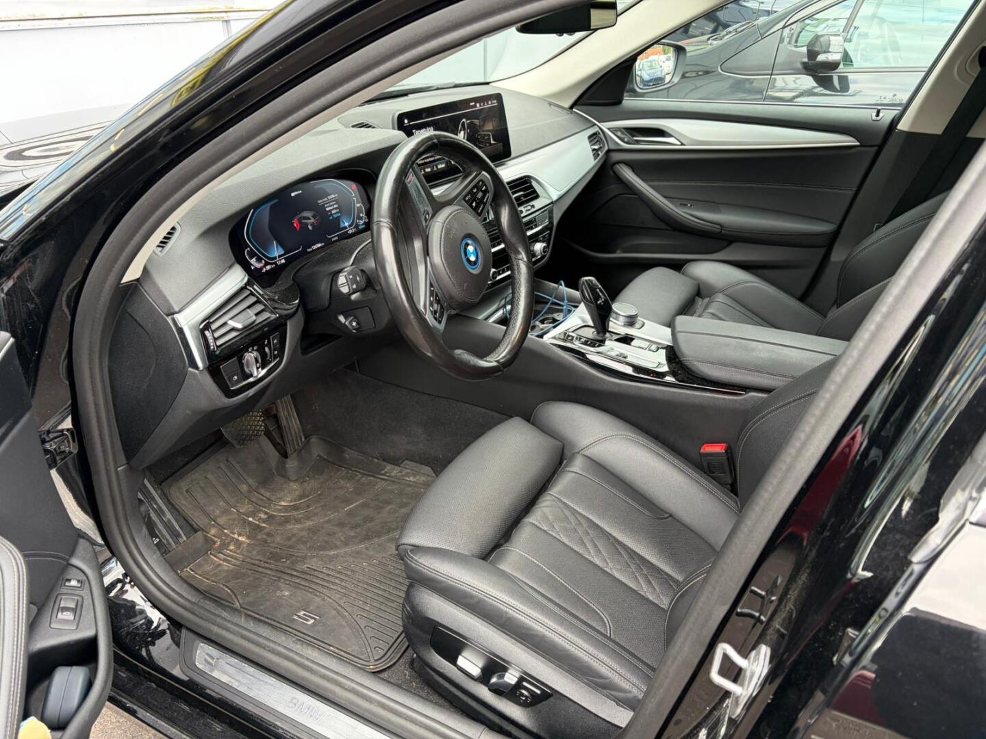 Pienoiskuva 3: 2022 BMW 530