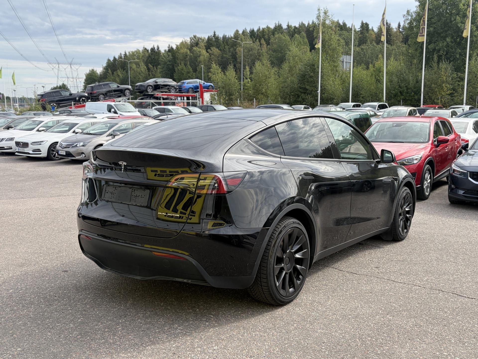 Näytä kaikki kuvat: 2024 Tesla Model Y