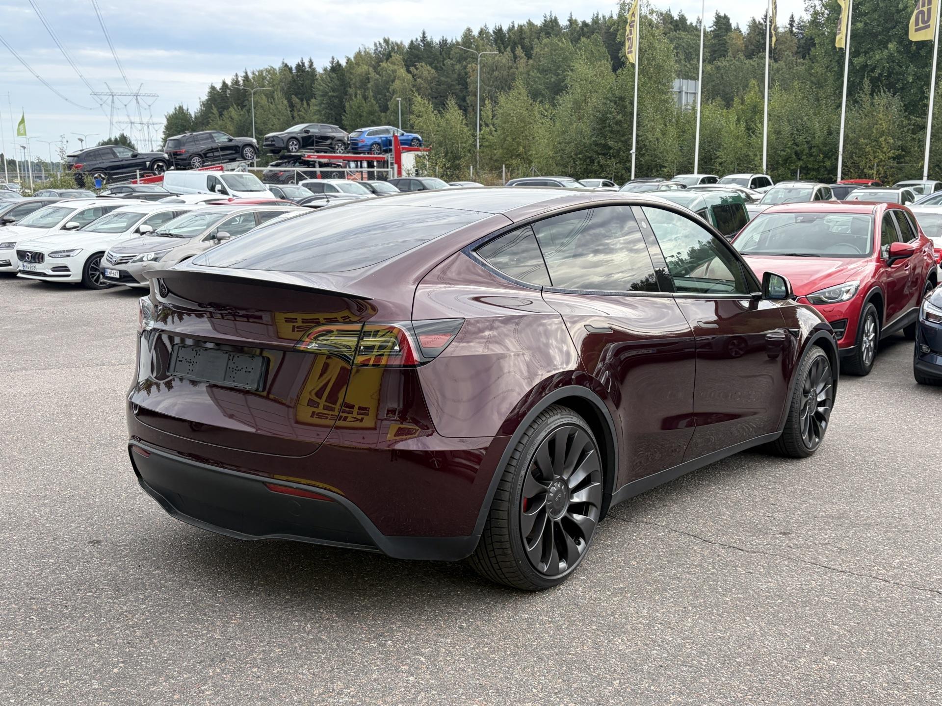 Näytä kaikki kuvat: 2024 Tesla Model Y