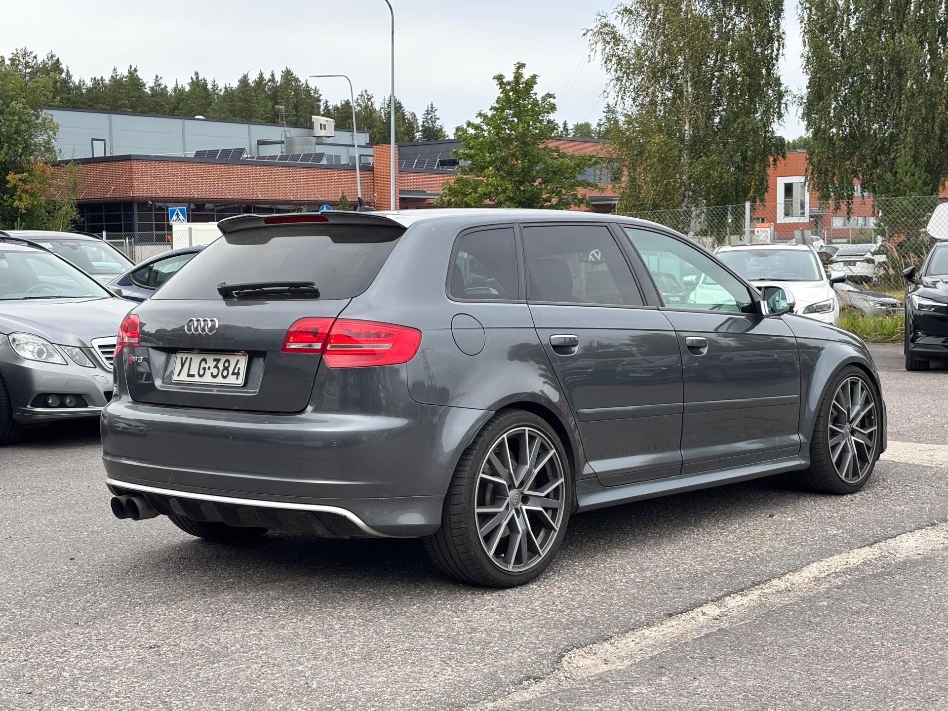 Näytä kaikki kuvat: 2011 Audi RS3