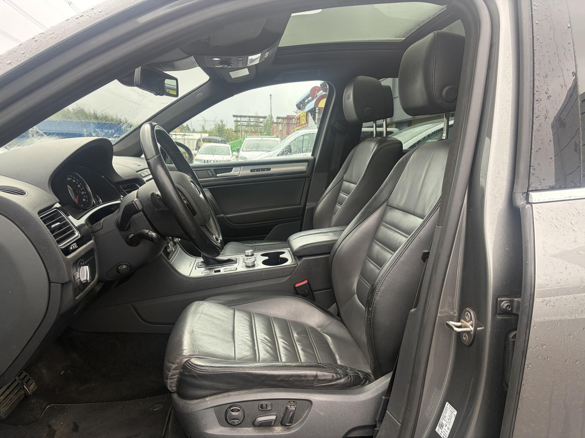 Volkswagen Touareg 2015, kuva 7/35