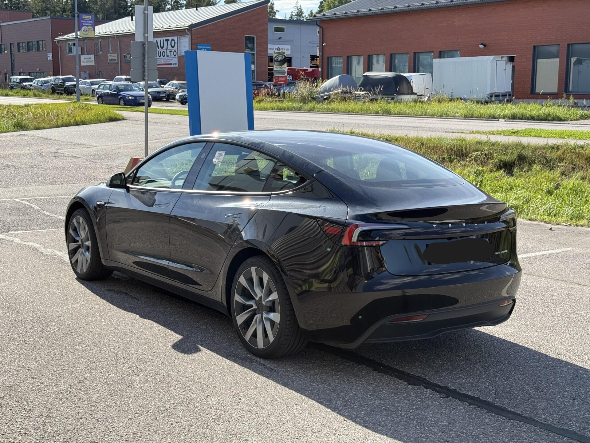 Näytä kaikki kuvat: 2024 Tesla Model 3