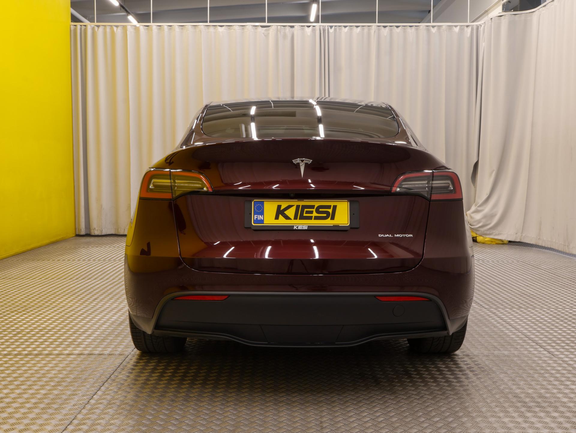 Näytä kaikki kuvat: 2023 Tesla Model Y