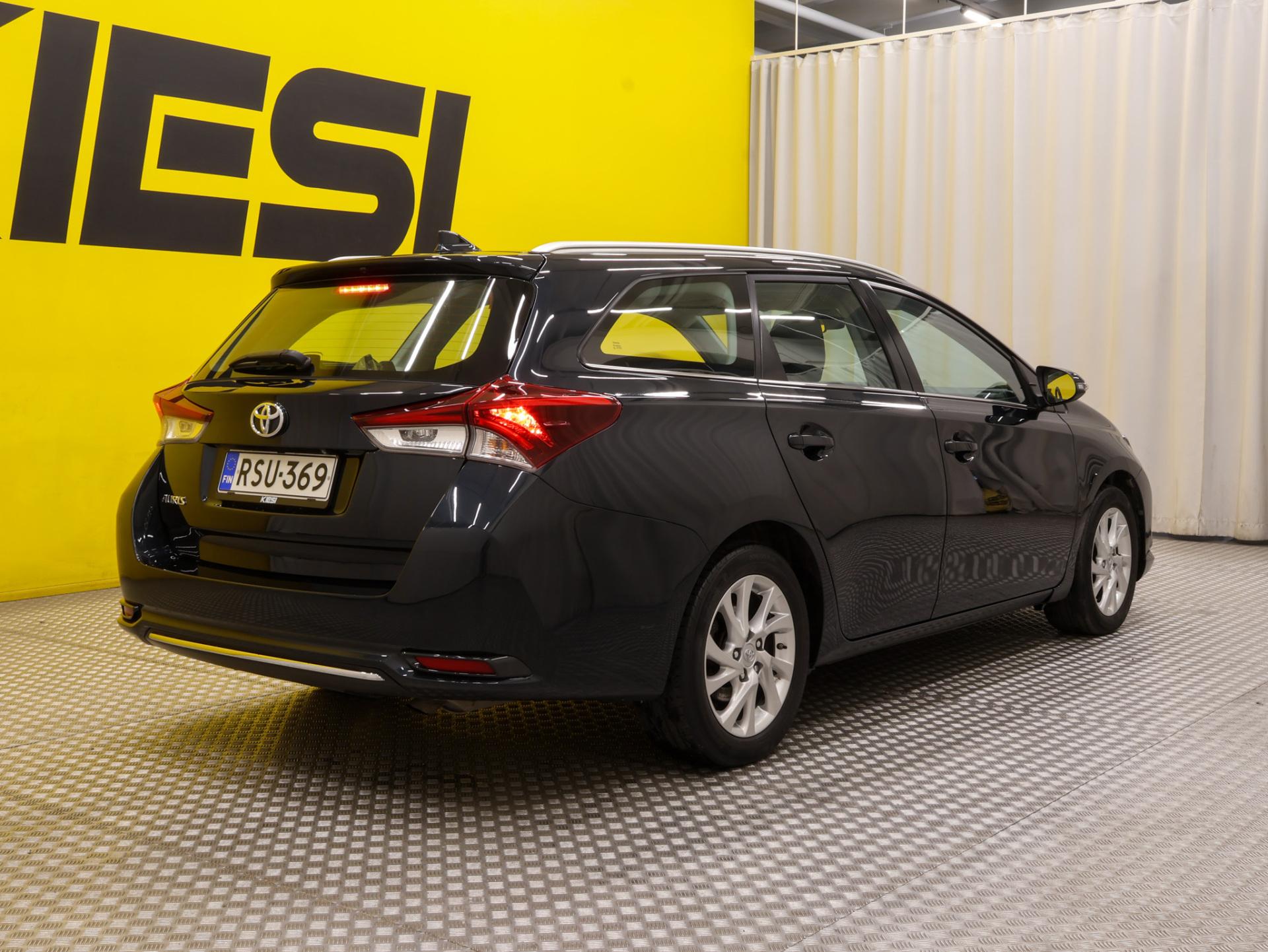 Toyota Auris 2017, photo 3/28