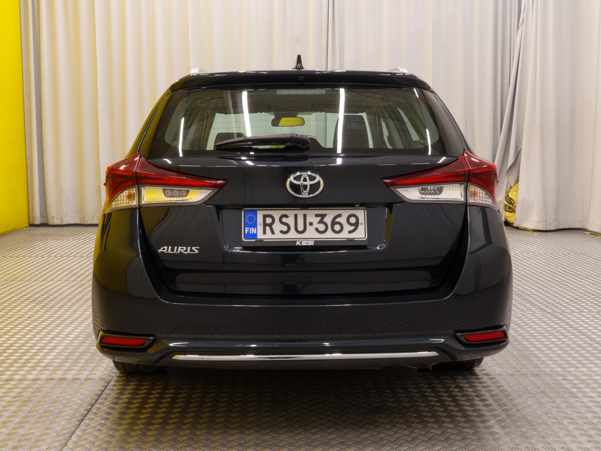 Toyota Auris 2017, photo 4/28