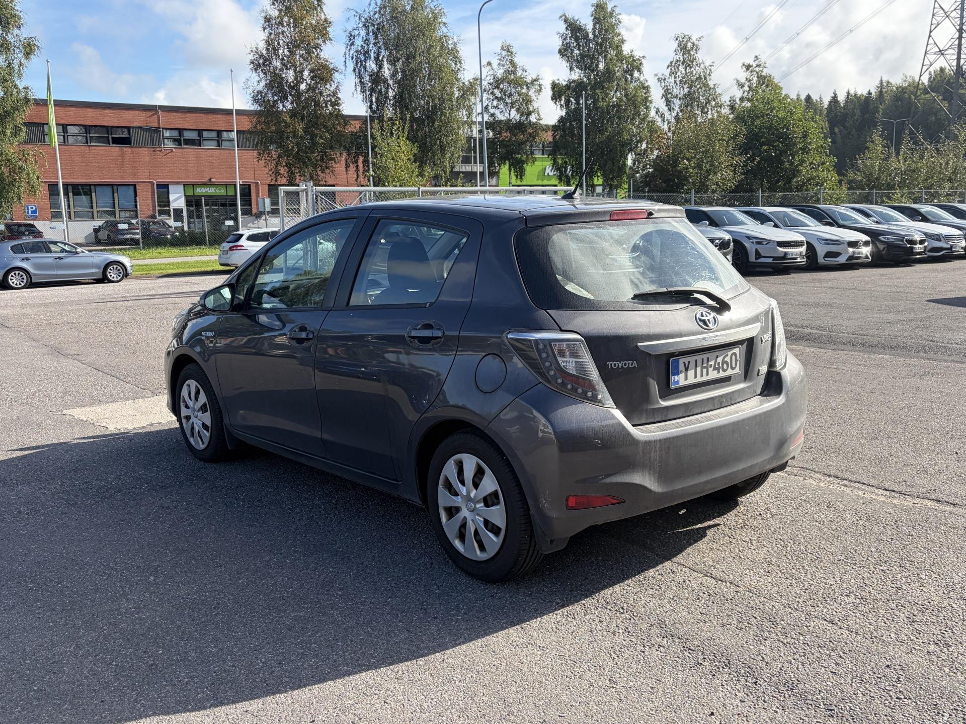 Näytä kaikki kuvat: 2013 Toyota Yaris