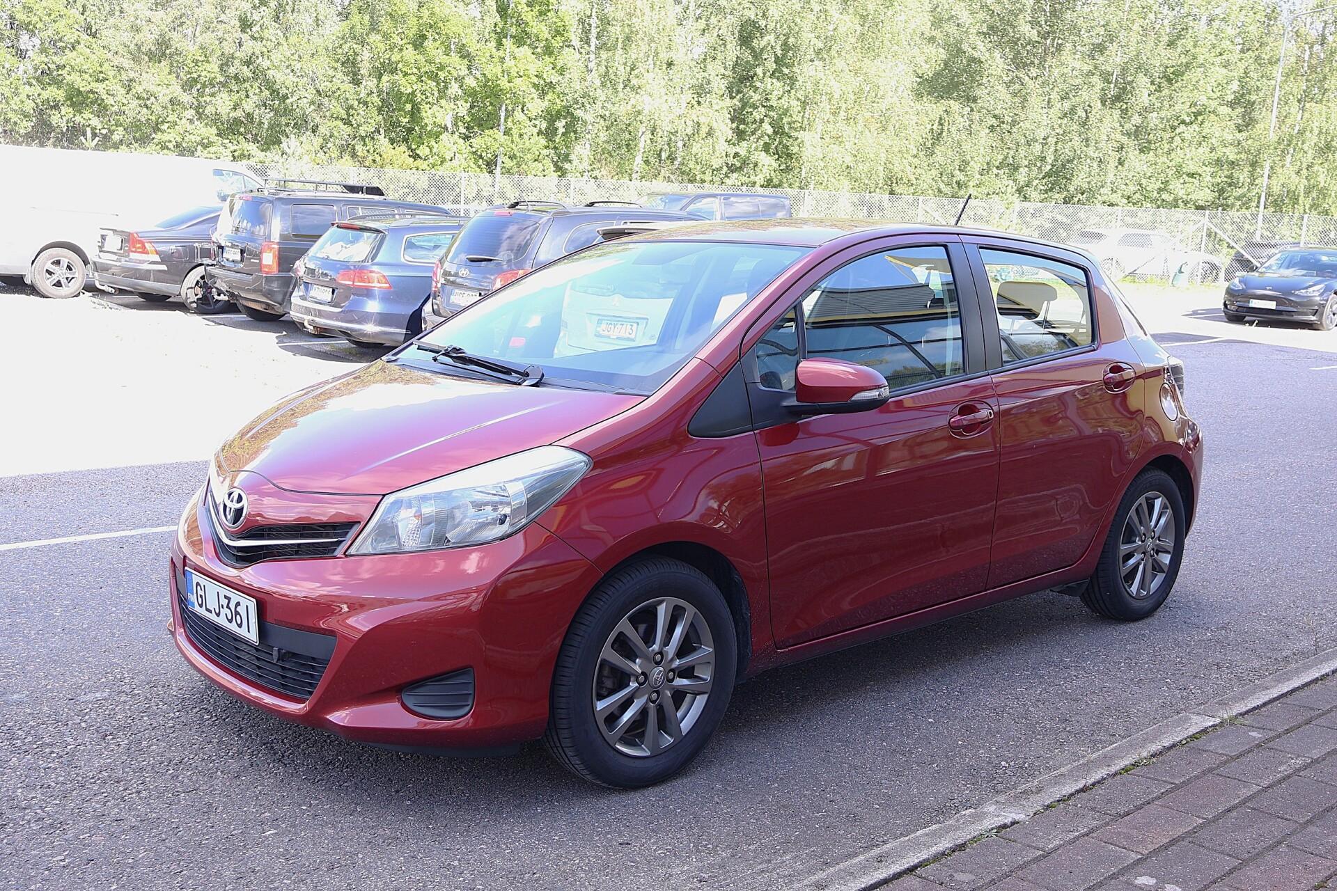 Näytä kaikki kuvat: 2014 Toyota Yaris