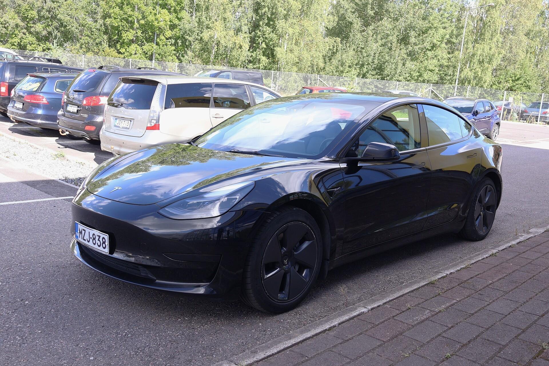 Pienoiskuva 3: 2021 Tesla Model 3