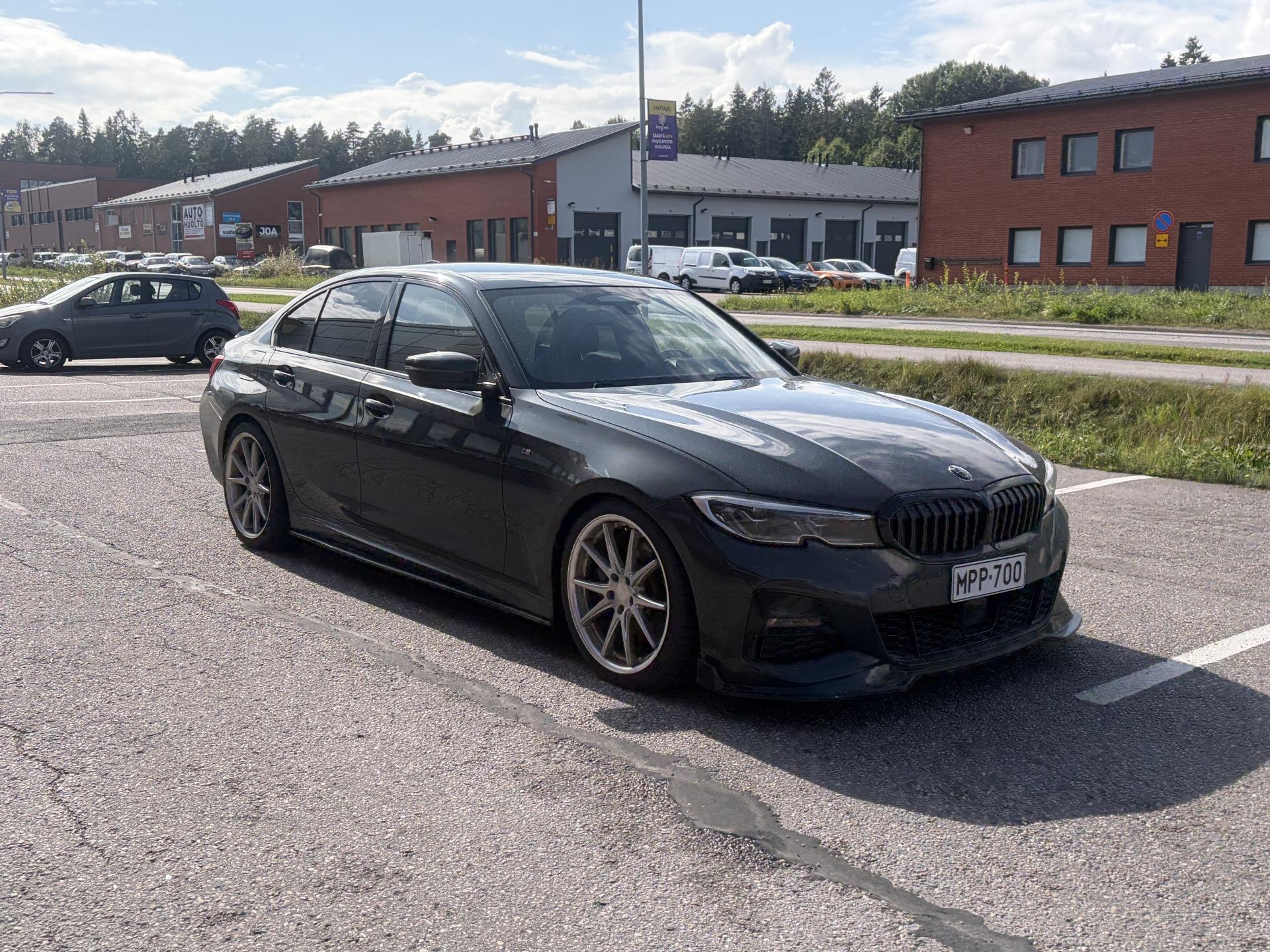 Pienoiskuva 2: 2020 BMW 330