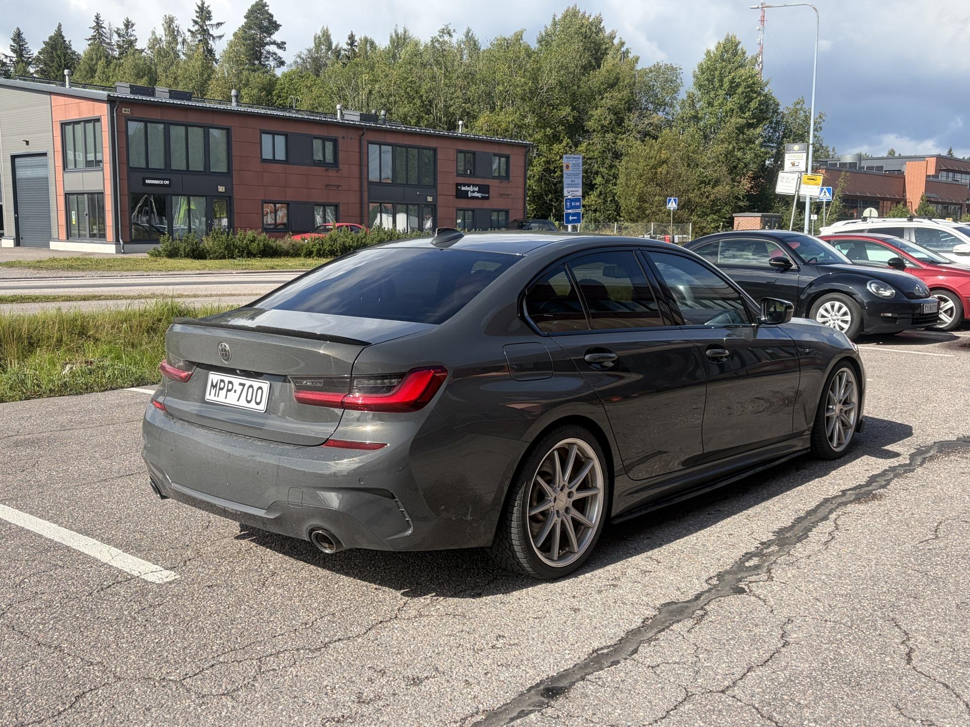Pienoiskuva 3: 2020 BMW 330