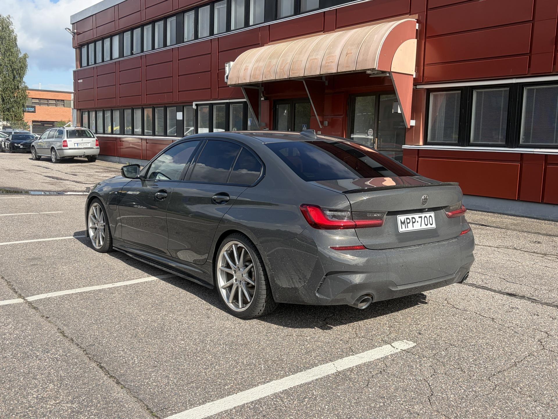 Näytä kaikki kuvat: 2020 BMW 330
