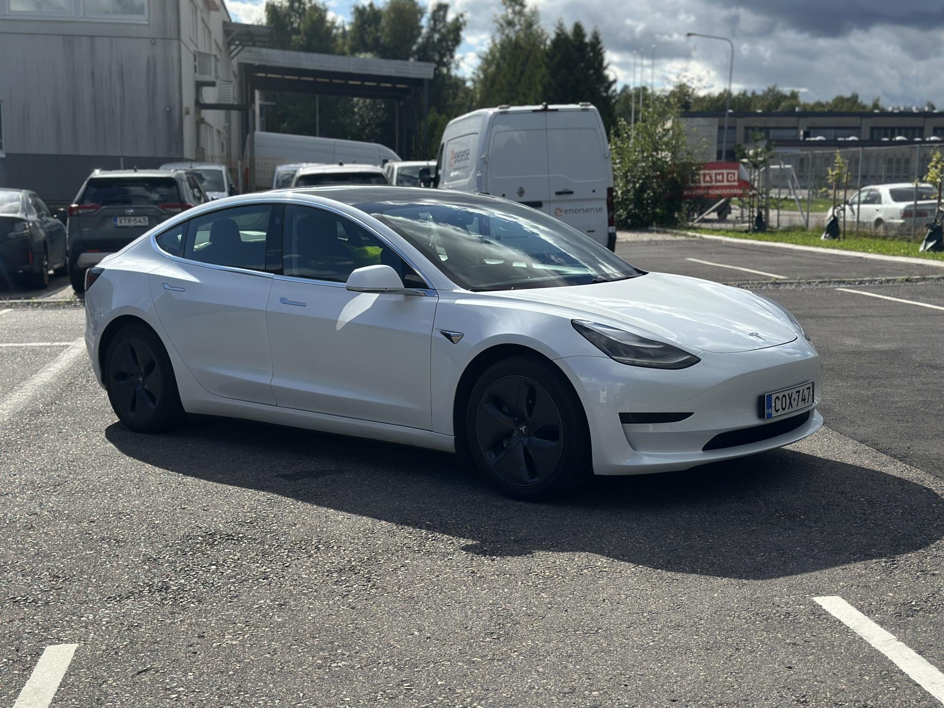 Pienoiskuva 3: 2020 Tesla Model 3