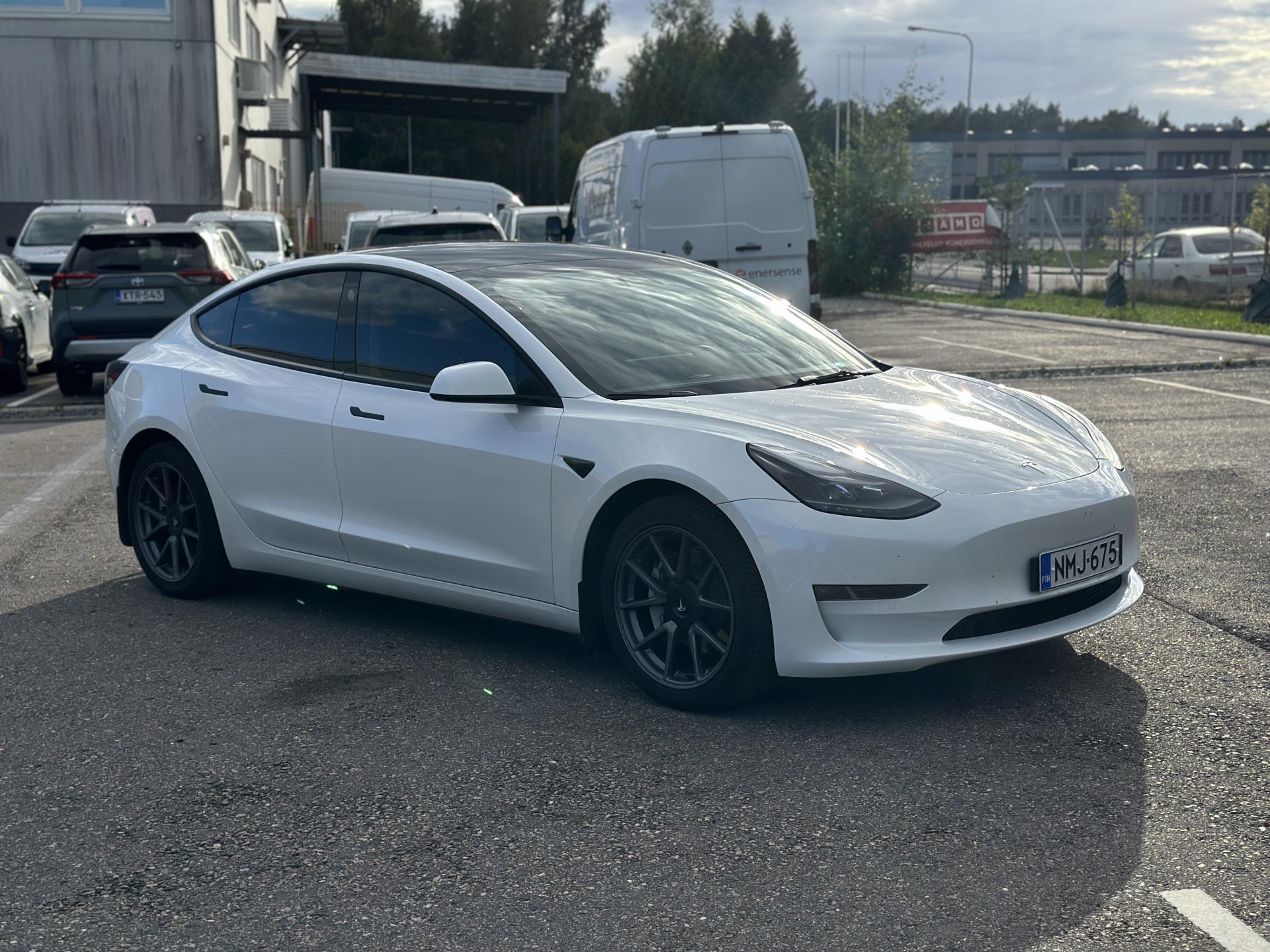 Pienoiskuva 3: 2021 Tesla Model 3