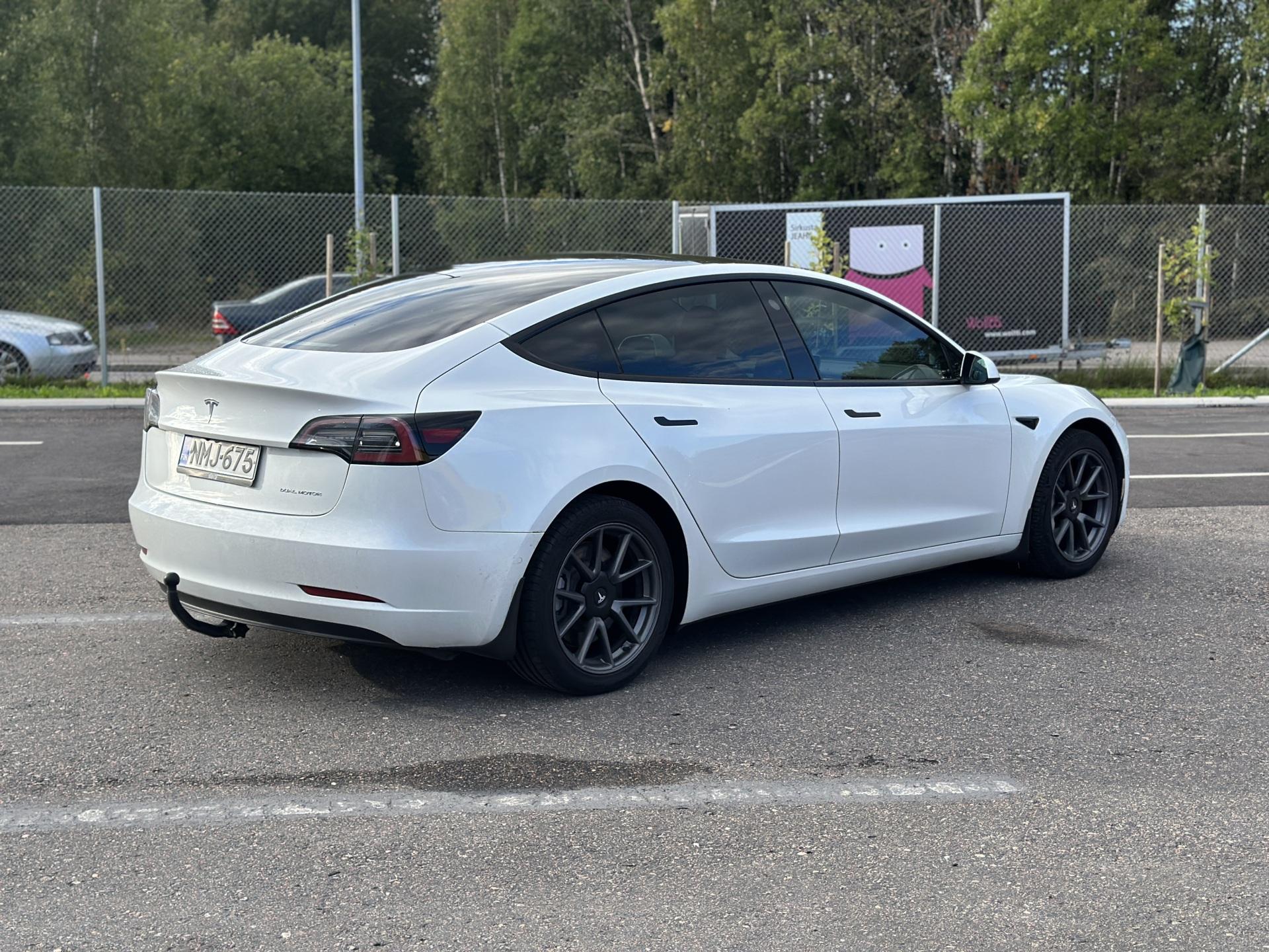 Näytä kaikki kuvat: 2021 Tesla Model 3