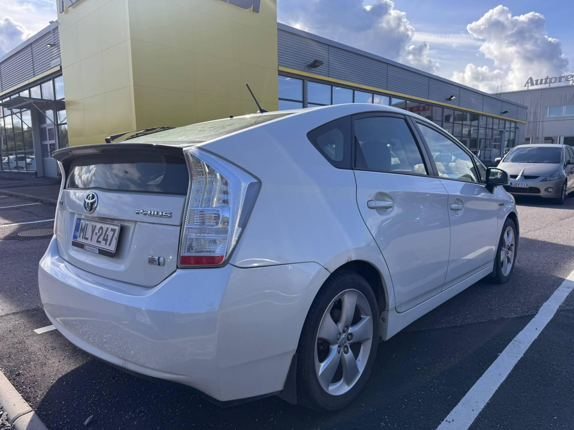 Näytä kaikki kuvat: 2010 Toyota Prius