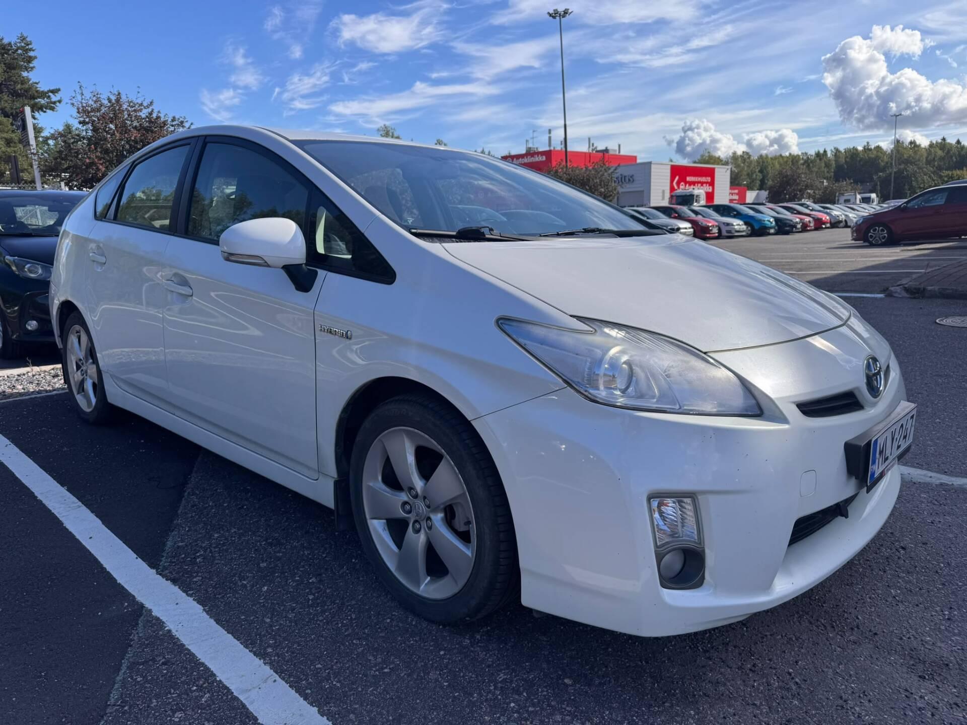 Pienoiskuva 3: 2010 Toyota Prius