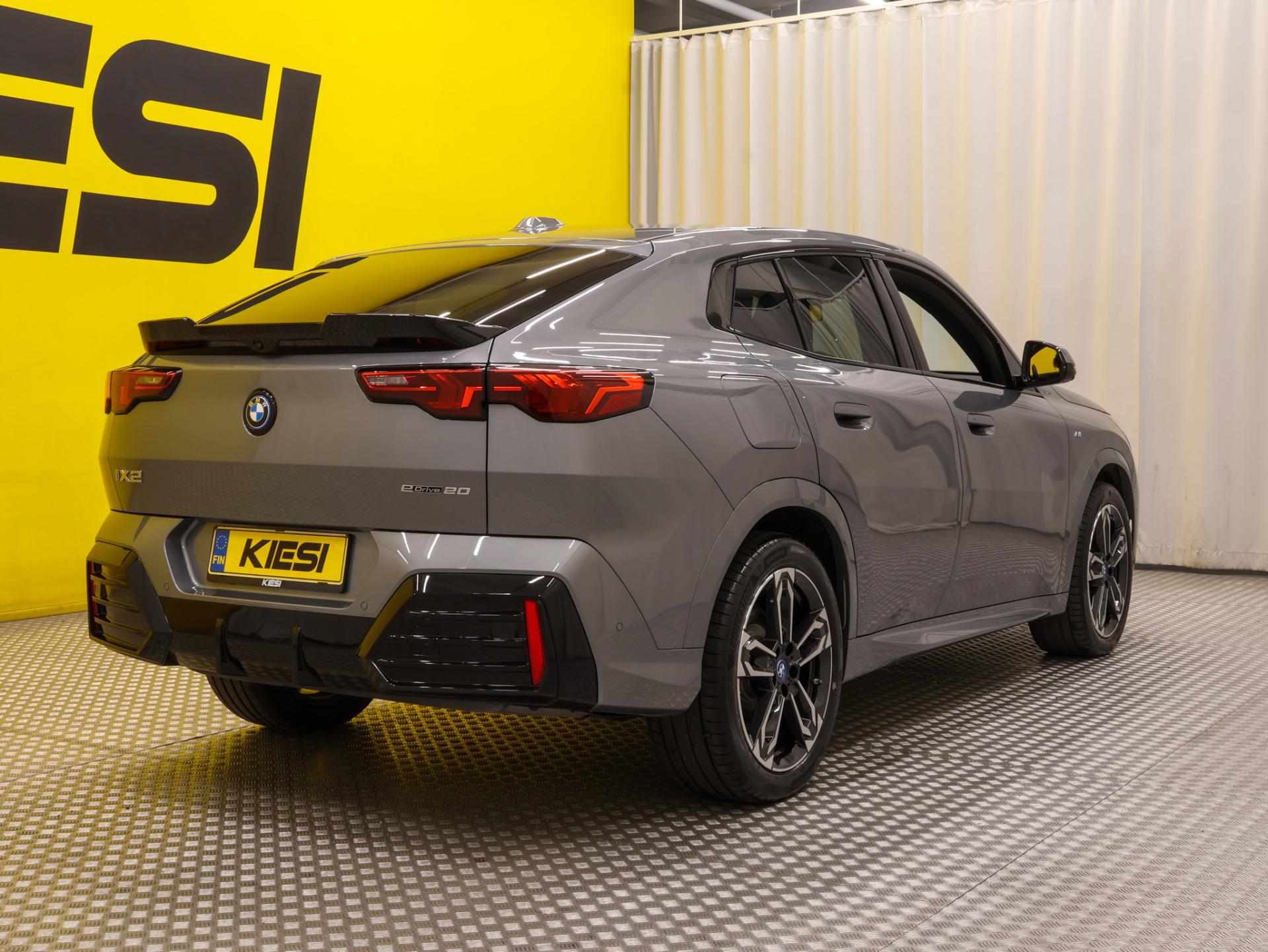 Pienoiskuva 2: 2025 BMW iX2